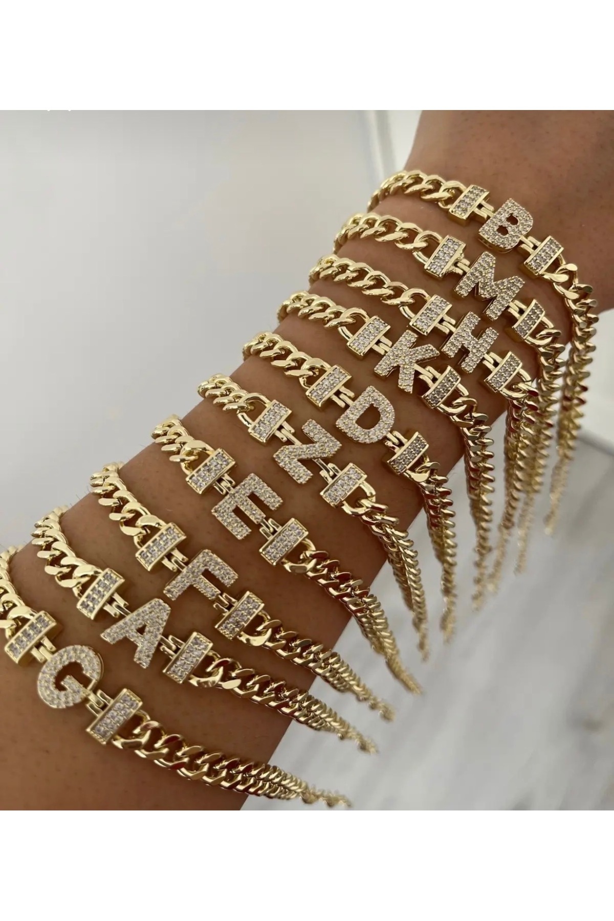 Kişiye Özel Harf Bileklik T Harfi – Taşlı Gold Zincir İsim Baş Harf Bileklik