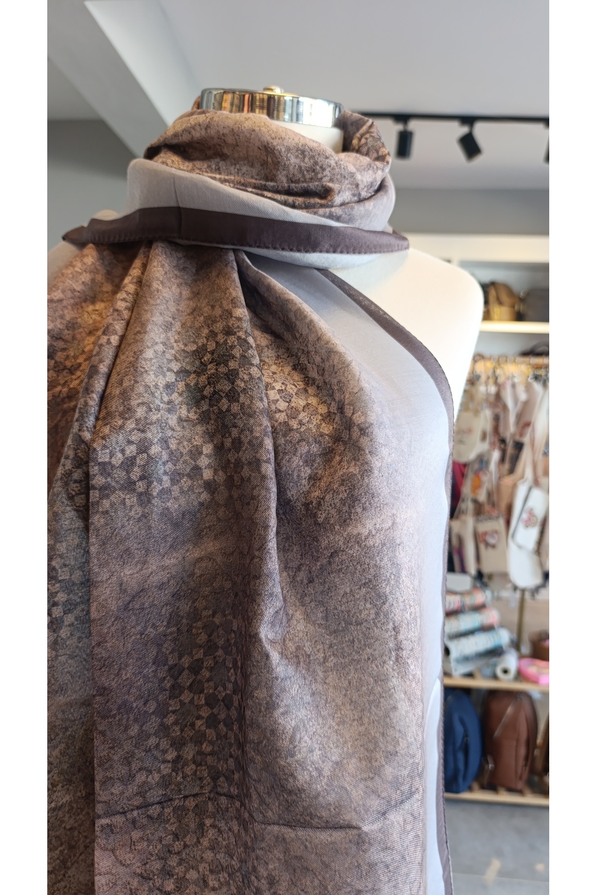 LA BOUTIQUE ÖZEL SERİ ŞAL