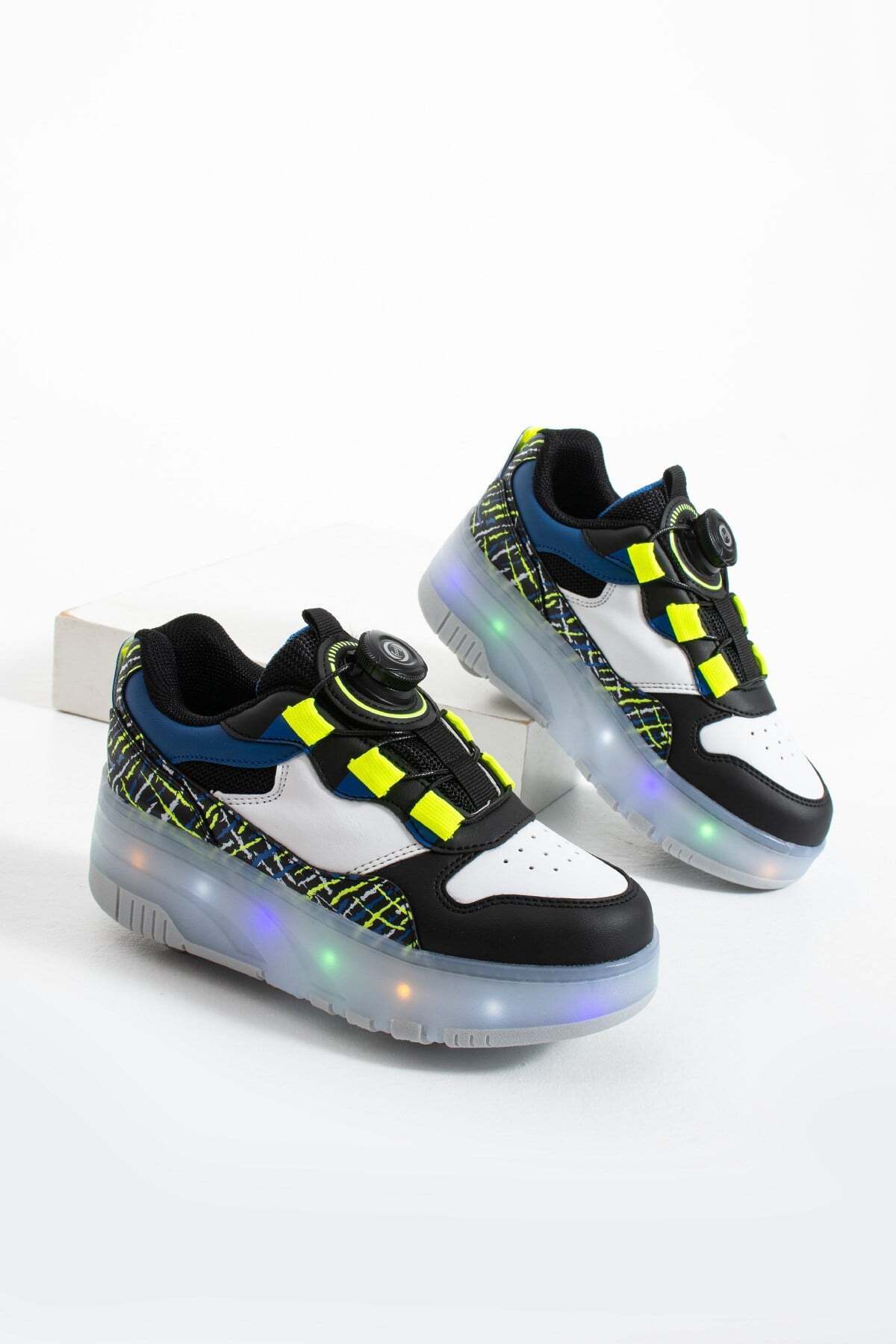 Kids Roller Skating Light Up Sports Shoes 4 Wheel Removable Wheeled Sneakers