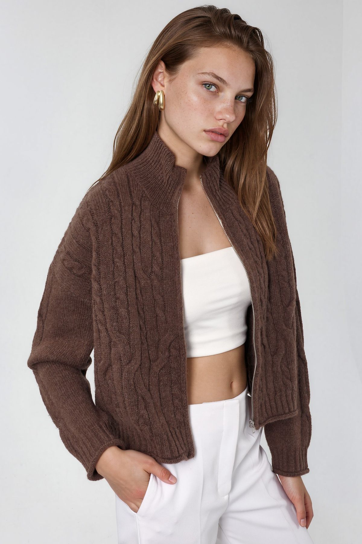 Hiccup Crop Yumuşak Dokulu Fermuarlı Saç Örgülü Triko Hırka görsel 4