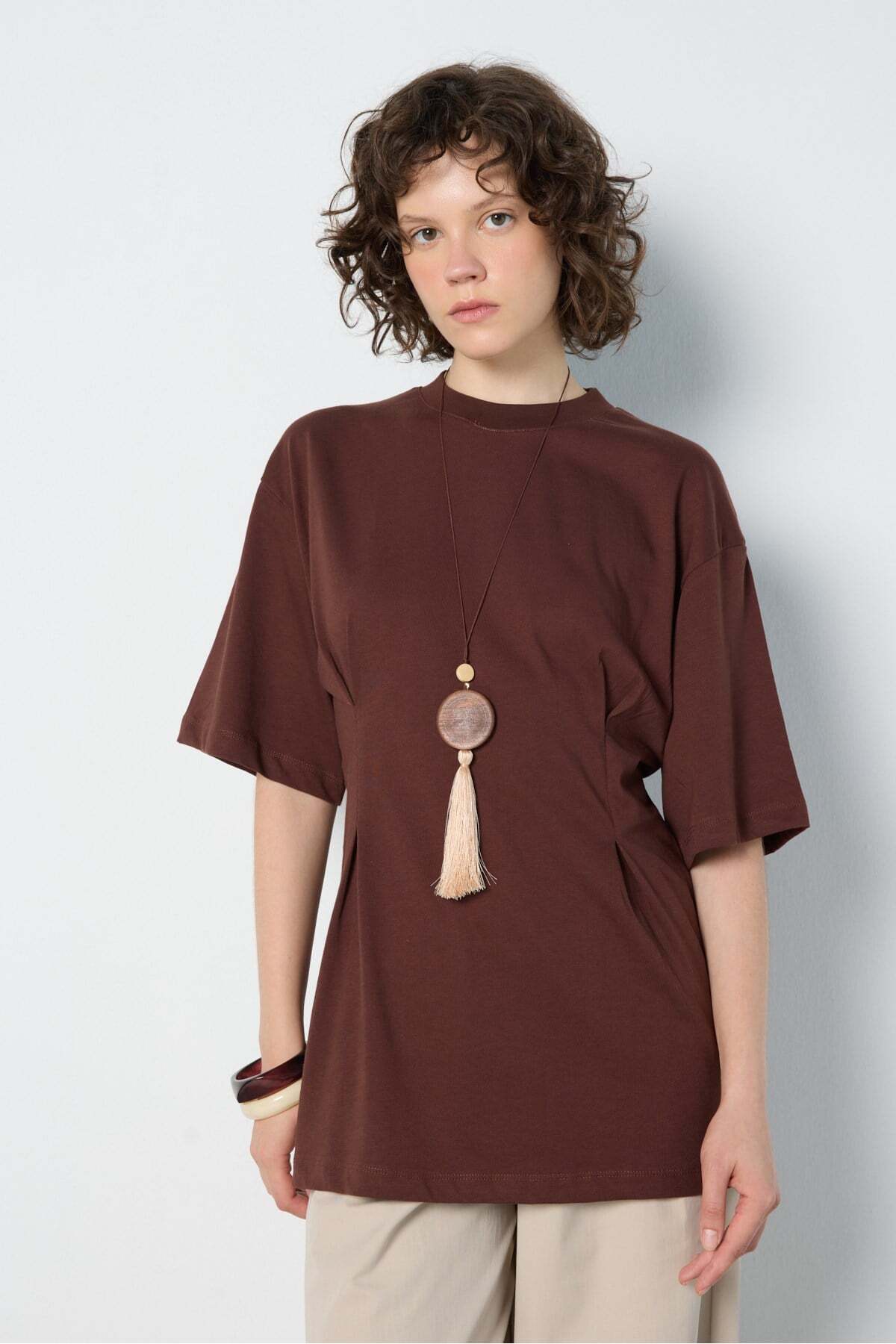 minaaise Kadın Pile Detaylı Uzun T-shirt Kahverengi 31108 - Fiyatı
