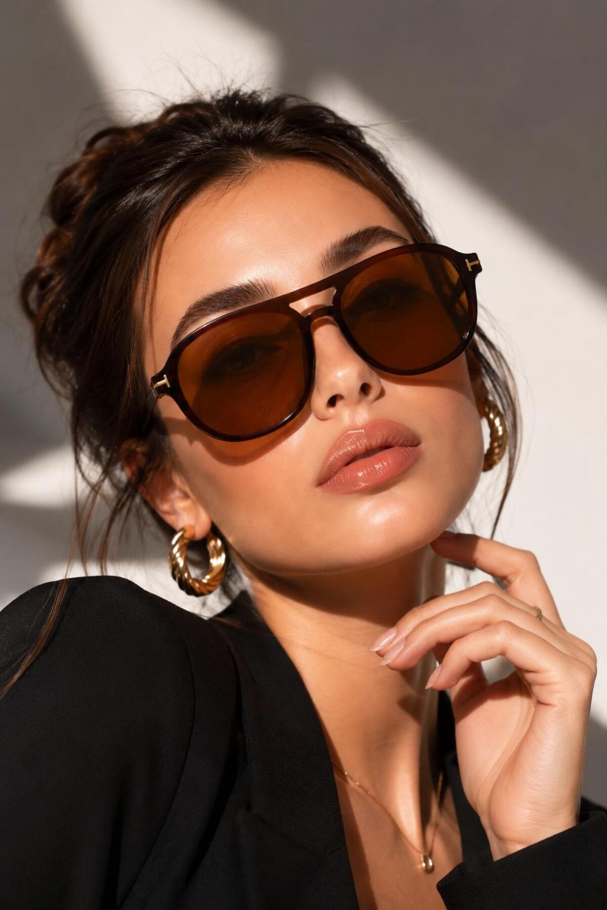 BLACK FRAME GRADIENT UV 400 PROTECTED SUNGLASSES