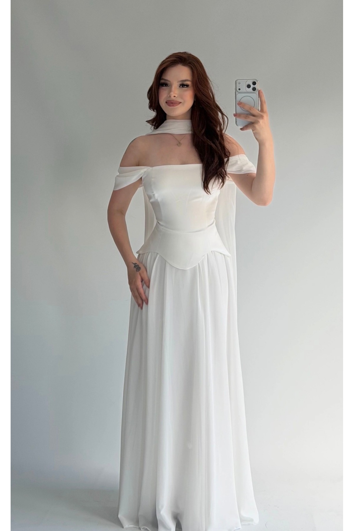 ayşenur Dinçer butik Luvia Saten Korseli Fularlı Abiye Beyaz
