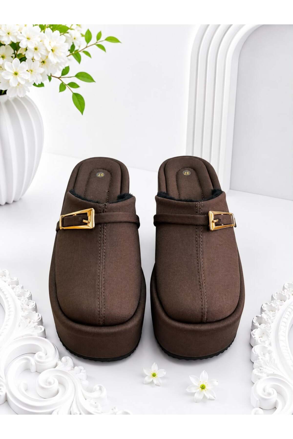 dabab shoes NARA Kadın Acı Kahve Sıcak Kürklü Gold Tokalı Kapalı Burun Dolgu Topuklu Platform Terlik görsel 4