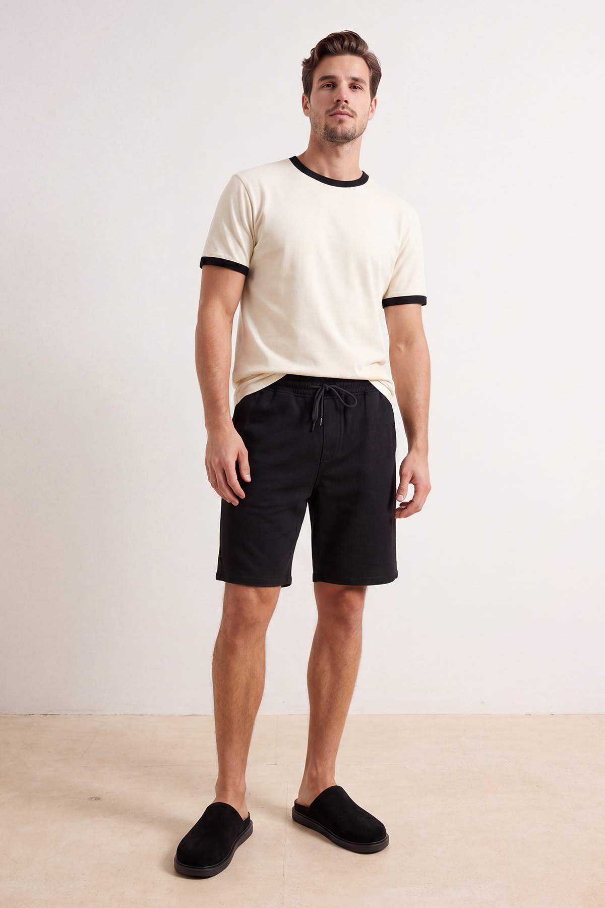 Trendyolmilla Man Siyah Beli Lastikli Regular Fit Şort & Bermuda TMNSS26SR00025