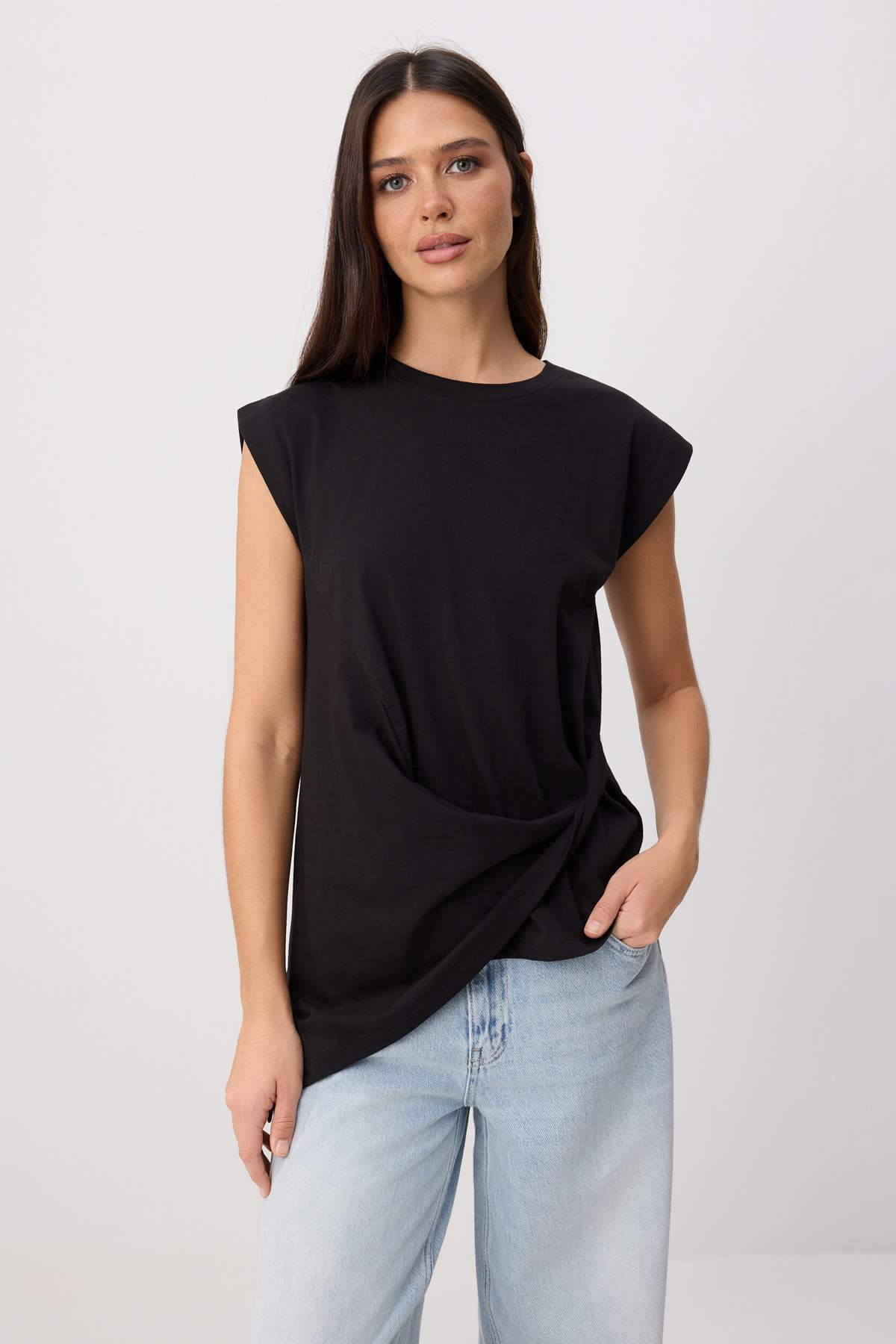 Trendyolmilla Siyah Düz Regular Bisiklet Yaka Düşük Kol Kısa %100 Pamuk Örme T-Shirt TWOSS26TS00149