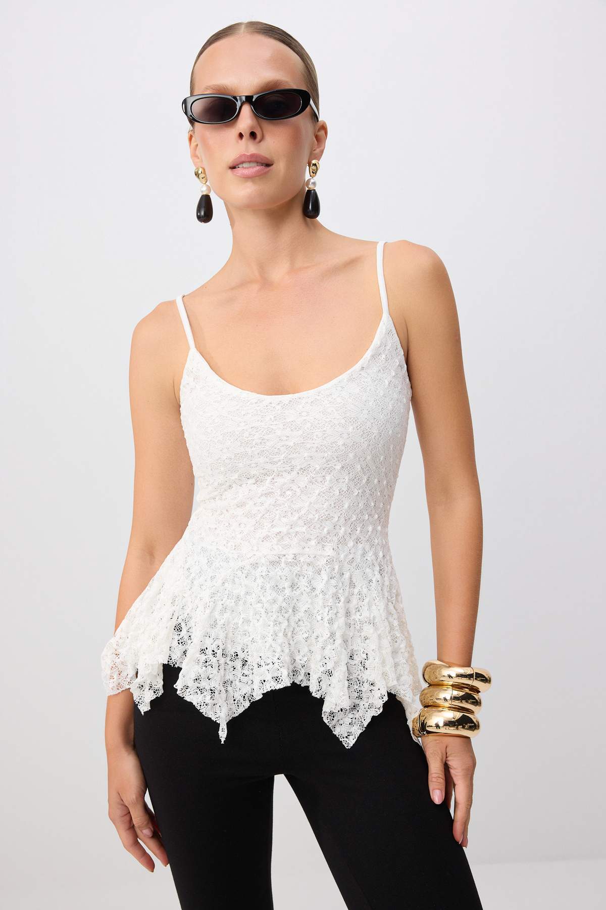 Trendyolmilla Beyaz Asimetrik Detaylı Dantel Örme Party Bluz TPRSS26BZ00104