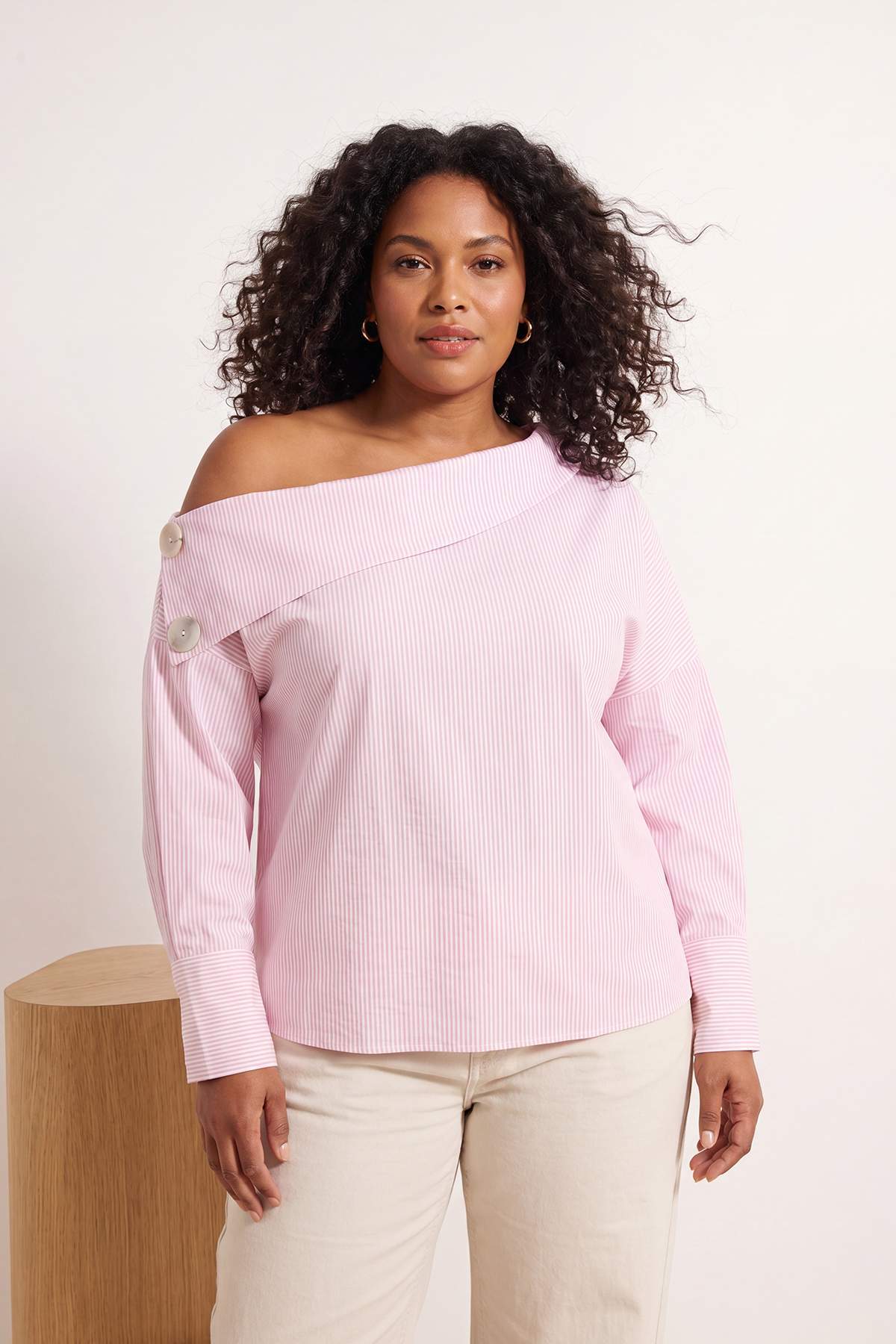 Trendyolmilla Curve Pembe Çizgili Asimetrik Yaka Dokuma Bluz TBBSS26AF00197
