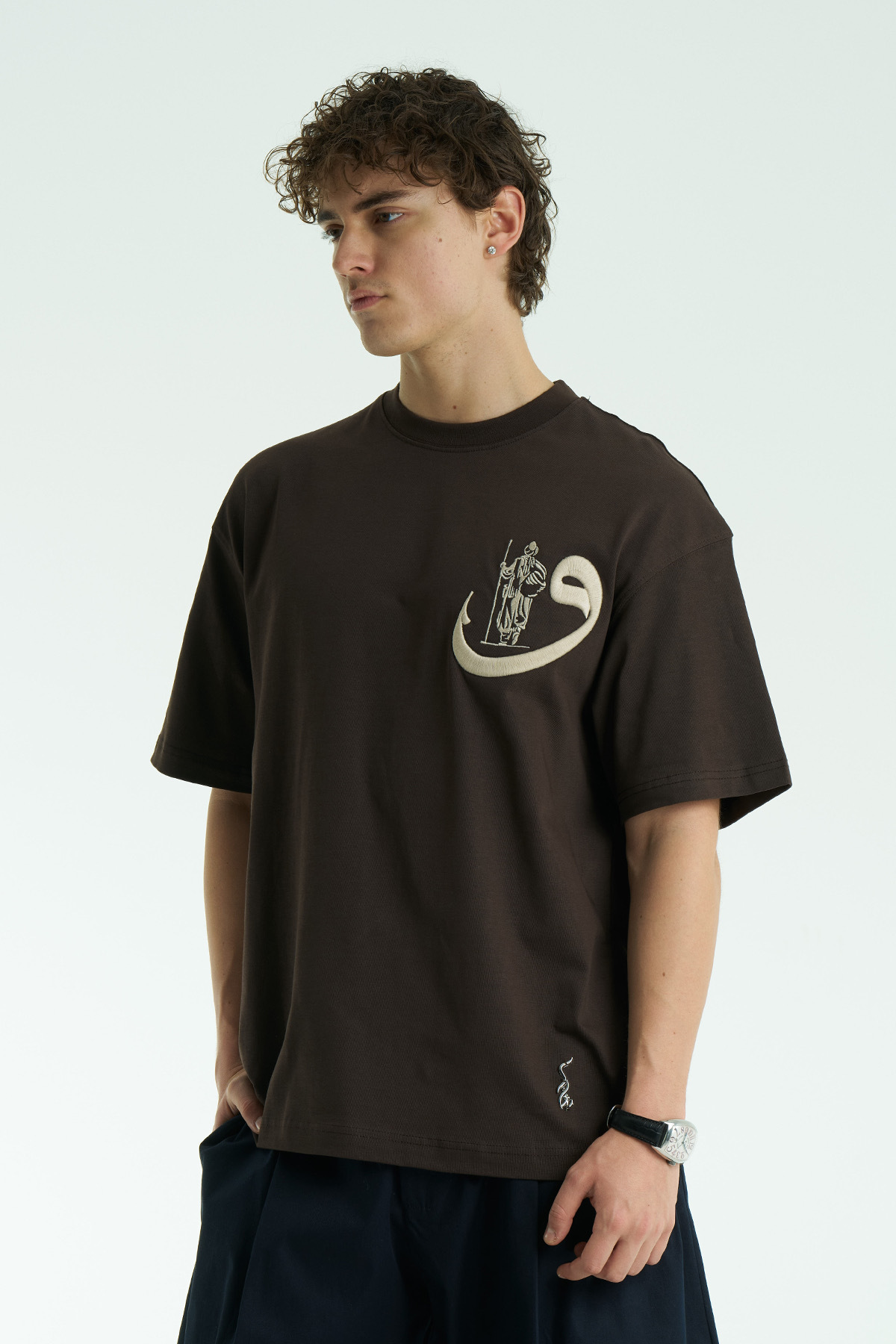 SHANBERWEAR Vav Nakışlı & Halı Motifli Oversize Erkek Tişört %100 Pamuk Bisiklet Yaka - Kahverengi görsel 4