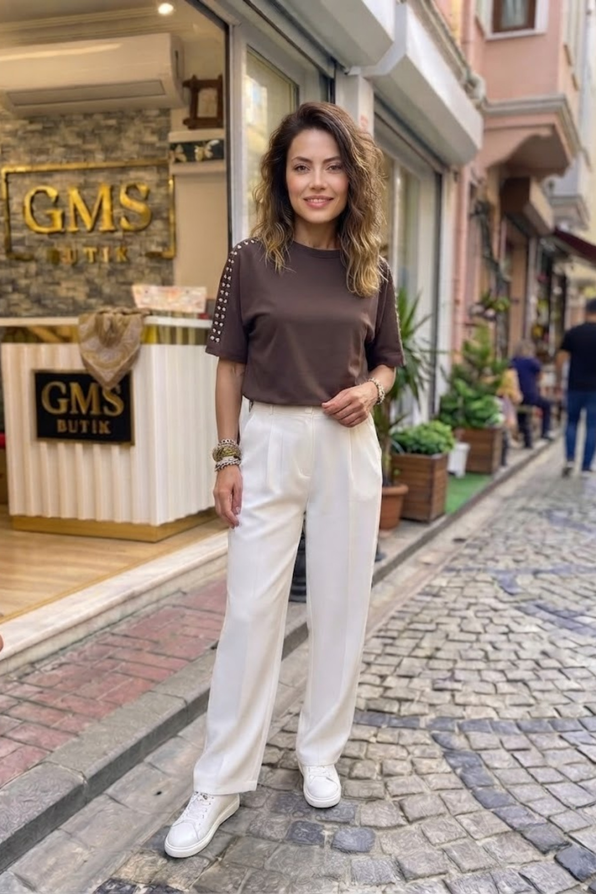 OVERSIZE WITH METALLIC STONE BLOUSE