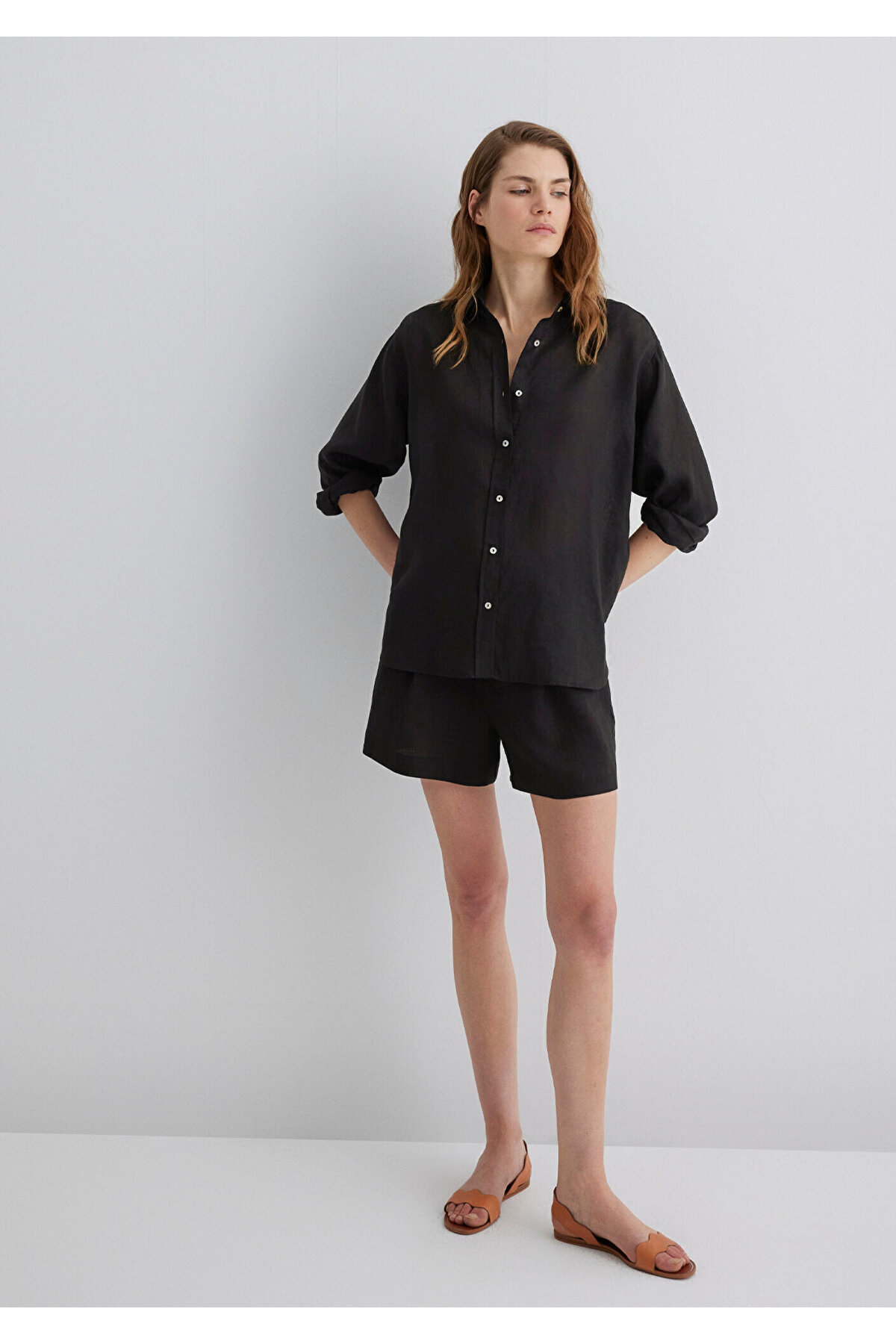 Siyah Keten Gömlek Loose Fit / Bol Rahat Kesim 1210747-900 — رنگارنگ — تصویر 2 از 8