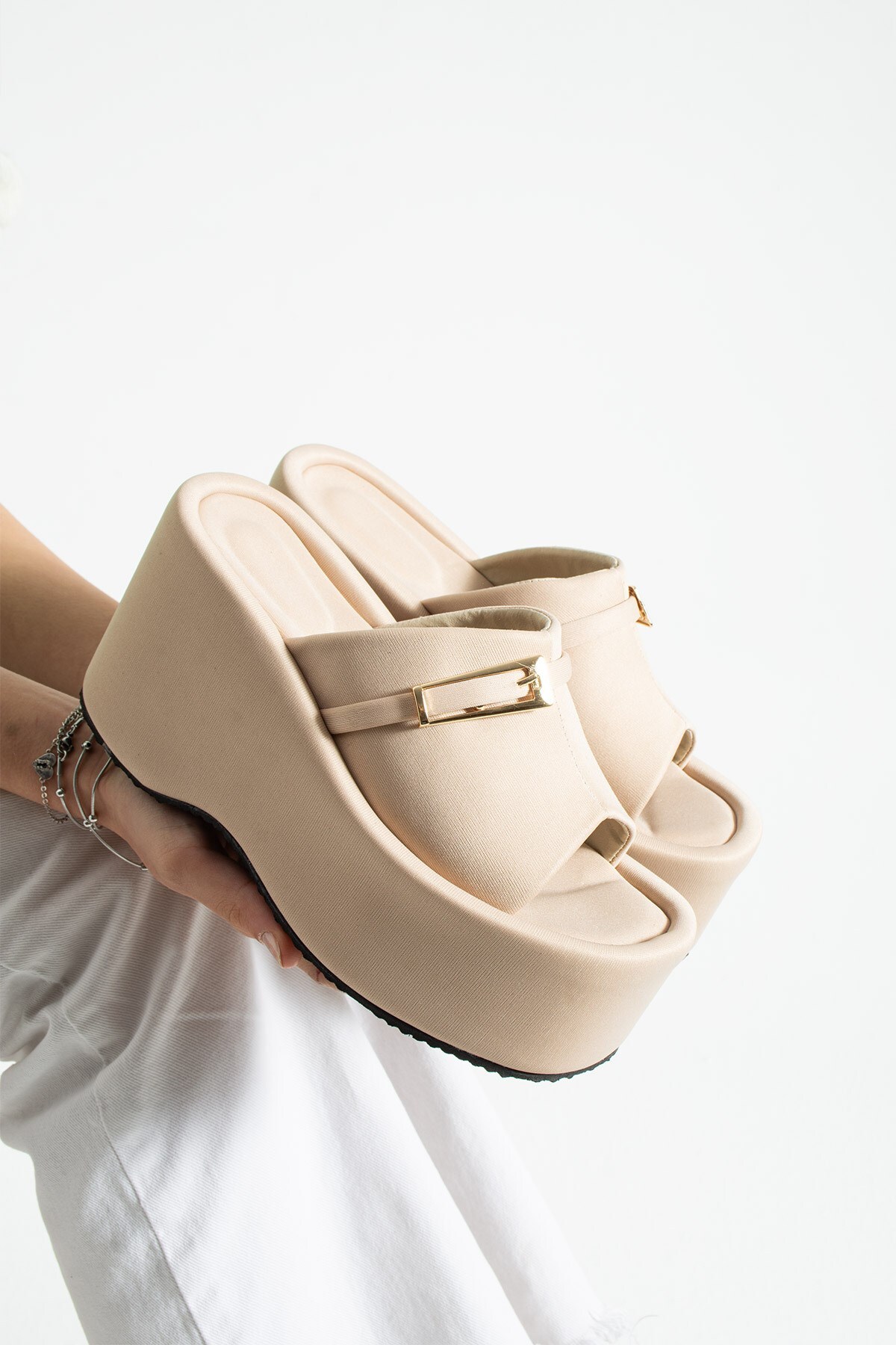 dabab shoes LUNARA Kadın Bej Kumaş 10 cm Platform Topuk Tokalı Kalın Taban Terlik Sandalet