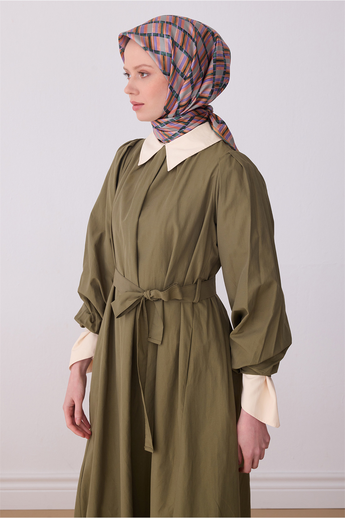 Petrol Yeşili Çok Renkli Geometrik Desen %100 Twill İpek Eşarp 4302-82