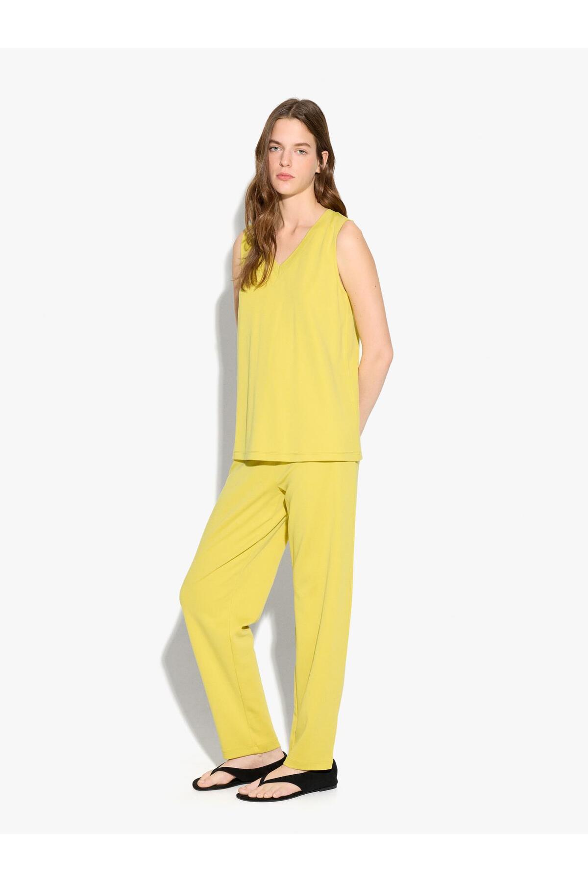 Women's V-Neck Wide Cut Top
