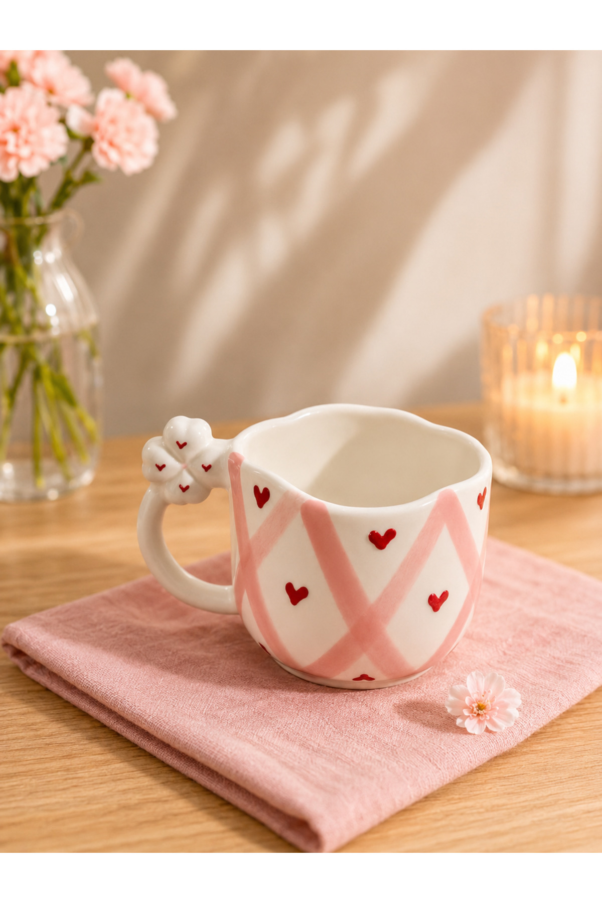 Clover Shaped Mouth and Handle Detailed Heart Patterned Ceramic Mug