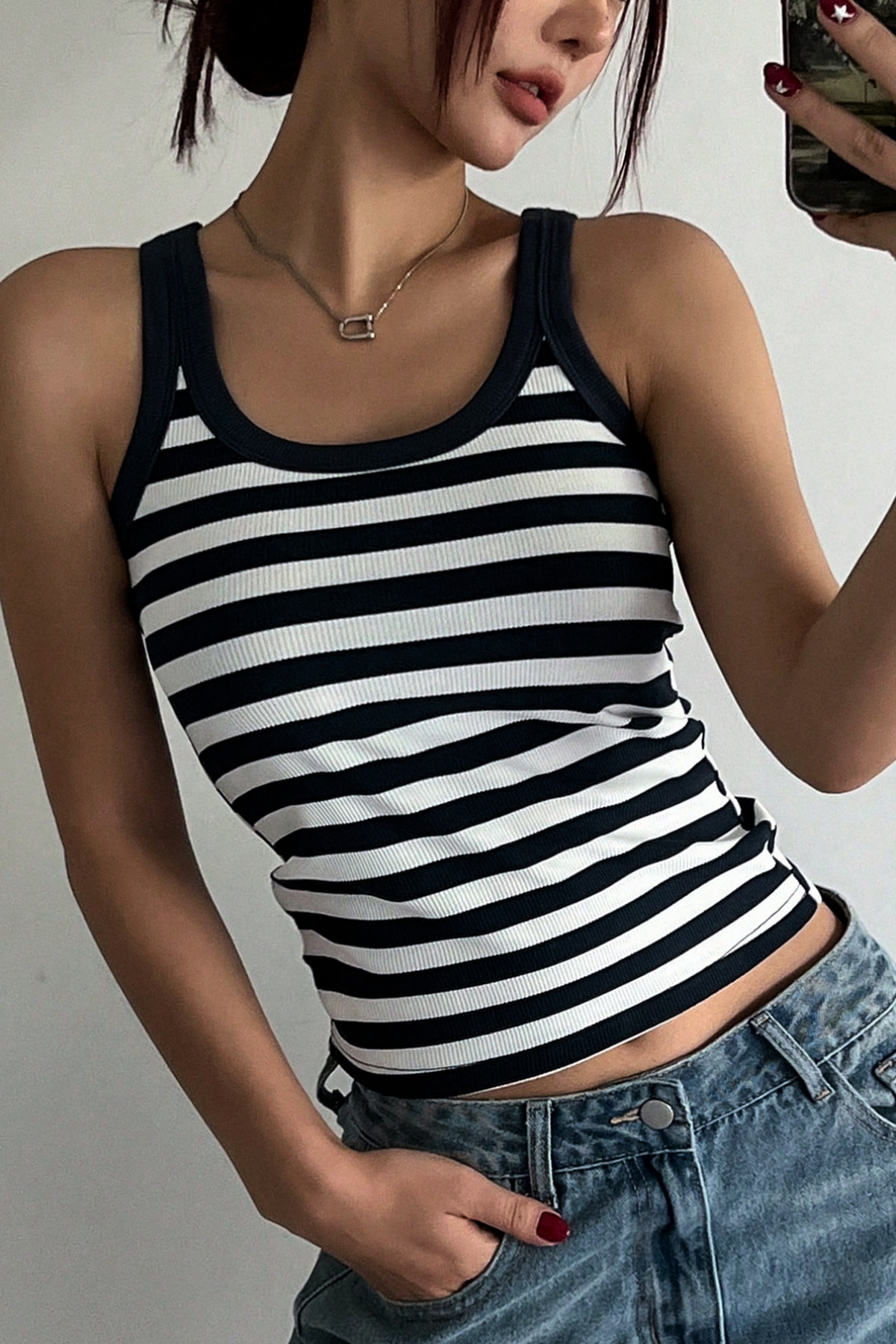 ROSAMİNA  Kadın Siyah Beyaz Kaşkorse Kumaş Geniş Askılı Crop Bluz