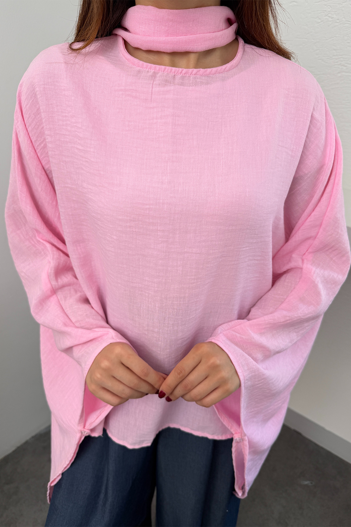 Hatun Atila Kadın Fularlı Yaka Asimetrik Yarasa Kol Salaş Panço Bluz 6019 - Pembe görsel 4