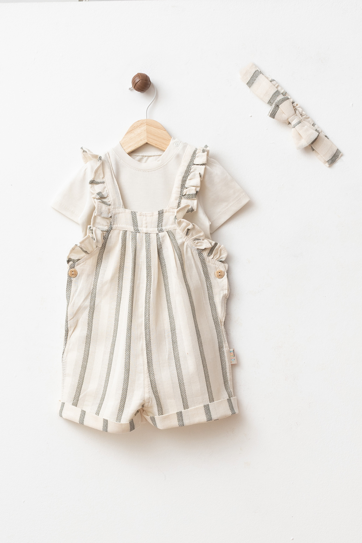 yukobaby bebeğiniz için en doğalı Baby Girl Linen Bandanali Slopet&Badi̇li̇ 3-Piece Zibin Set
