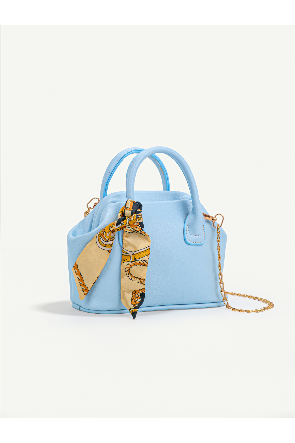 Women's Hand and Shoulder Bag with Scarf and Scholarship for Daily Use
