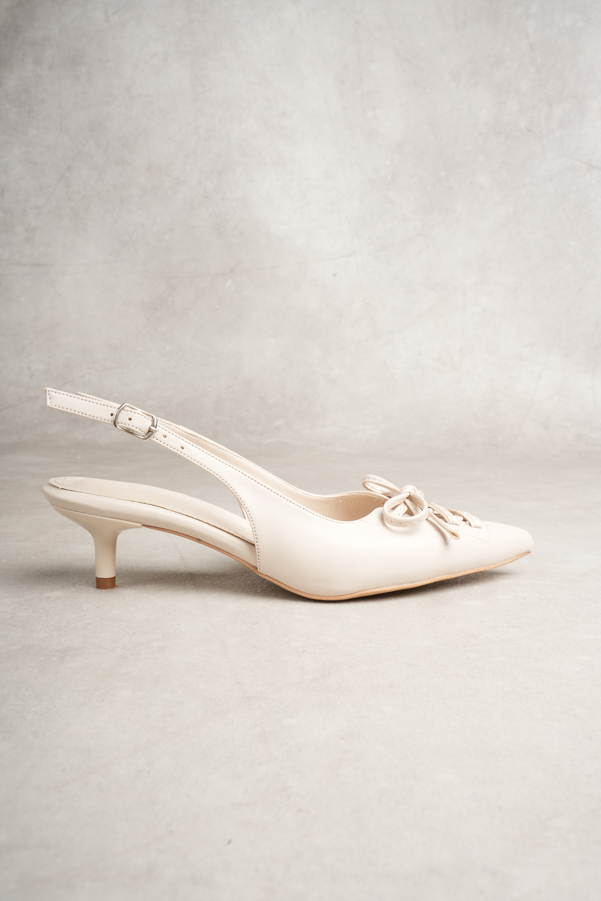 GÜZEL SHOES Bej Bağcık Detaylı sivri Burun Topuklu Ayakkabı görsel 3
