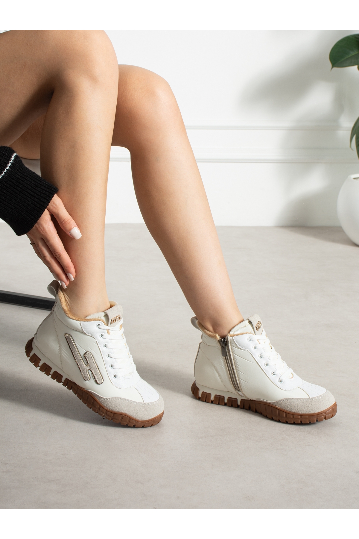 ALEMDAR AYAKKABI CARİNA Beyaz İçi Kürklü Gizli Topuk Kadın Sneakers Bot