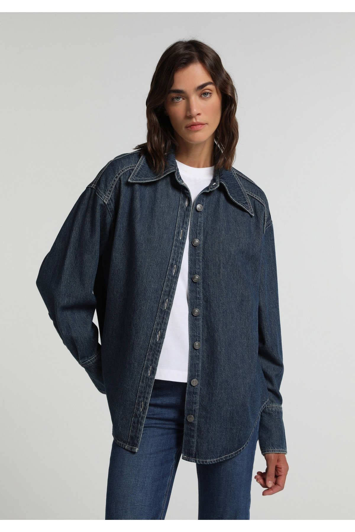 Colin's Oversize Fit Klasik Yaka Düz Kadın Mid İndigo Denim Uzun Kol Gömlek