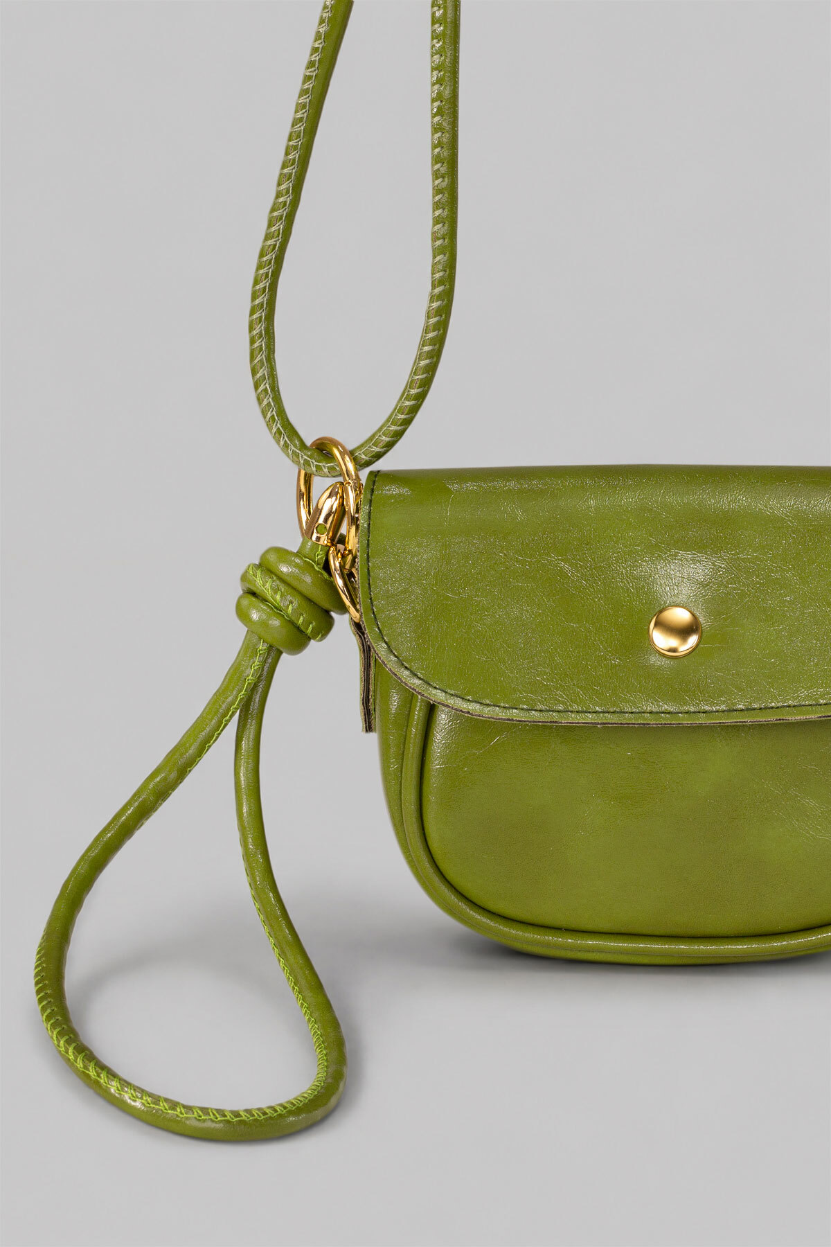 Housebags Avokado Yeşili Kapaklı Micro Kadın Omuz ve Çapraz Askılı Çanta, Ayarlanabilir İpli Askılı, Gold Metal Detaylı, görsel 2