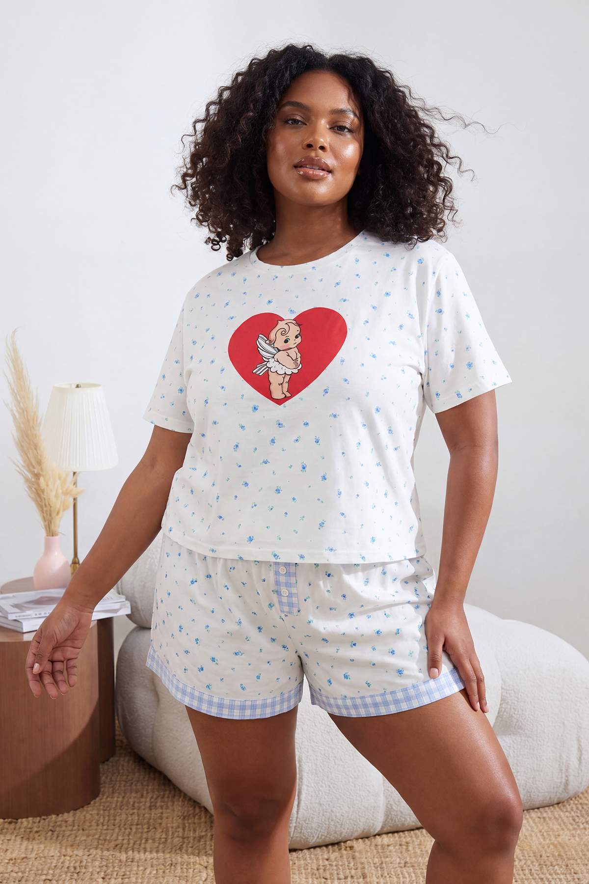 Trendyolmilla Curve Ekru Çiçekli Baskılı Büyük Beden Pijama Takımı TBBSS26AI00050