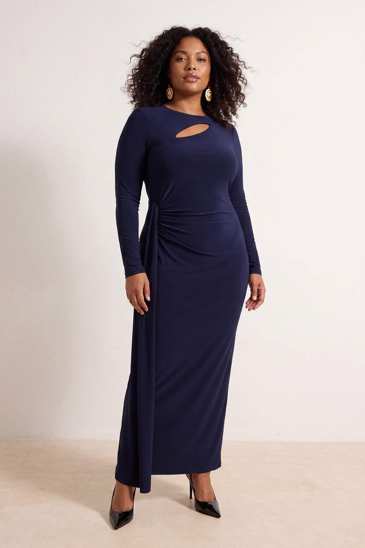 Trendyolmilla Curve Lacivert Yaka Cut Out Detaylı Maxi Büyük Beden Abiye & Mezuniyet Elbisesi TBBSS26AH00202