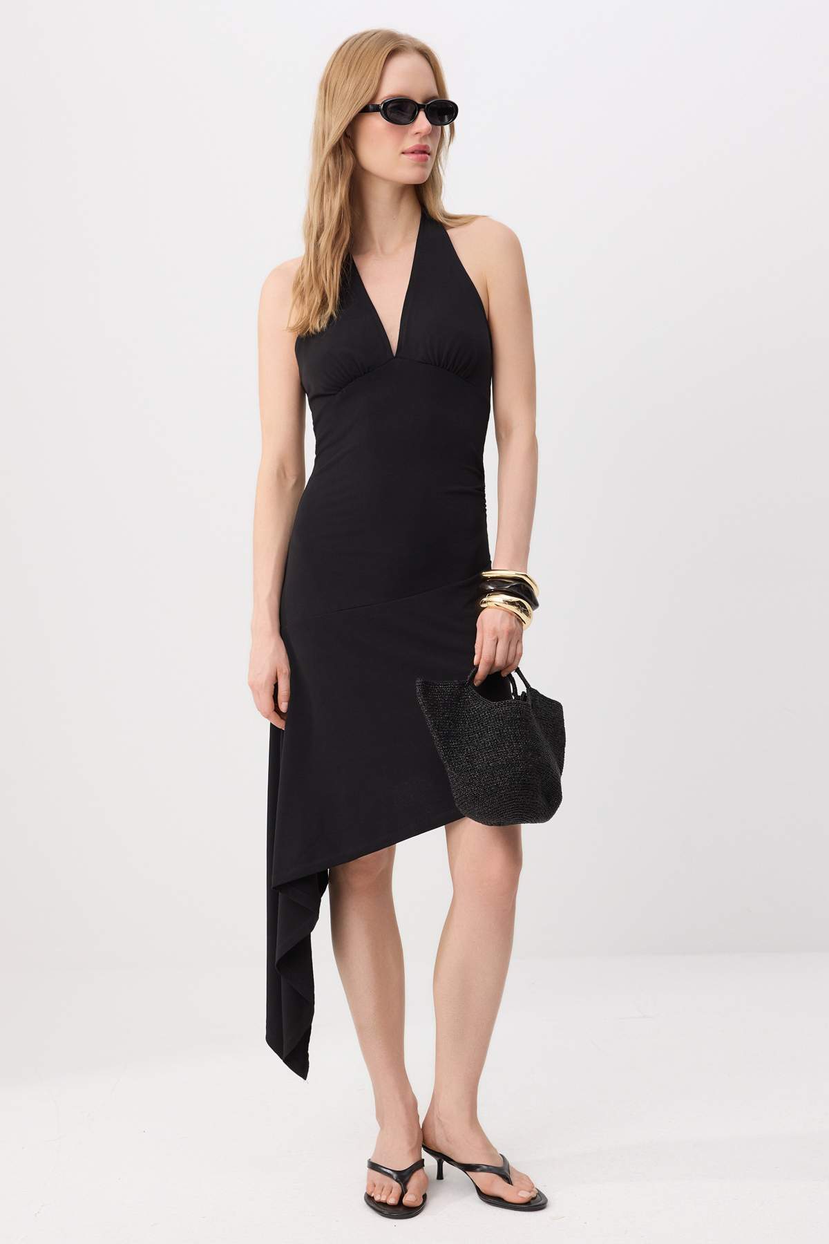 Trendyolmilla Siyah Bodycon Boyundan Bağlamalı Kolsuz Mini Esnek Örme Elbise TWOSS26EL01060