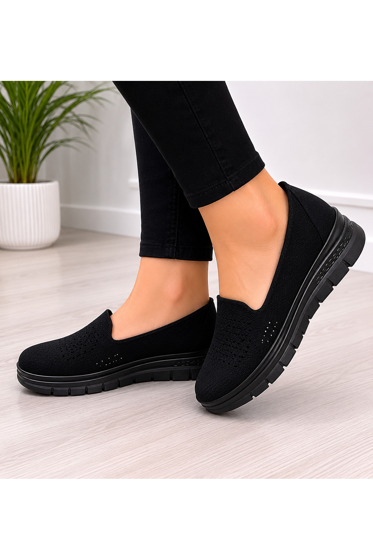 Cooka Shoes Kadın Siyah Dolgu Topuklu Delikli Günlük Ortopedik Comfort Ayakkabı