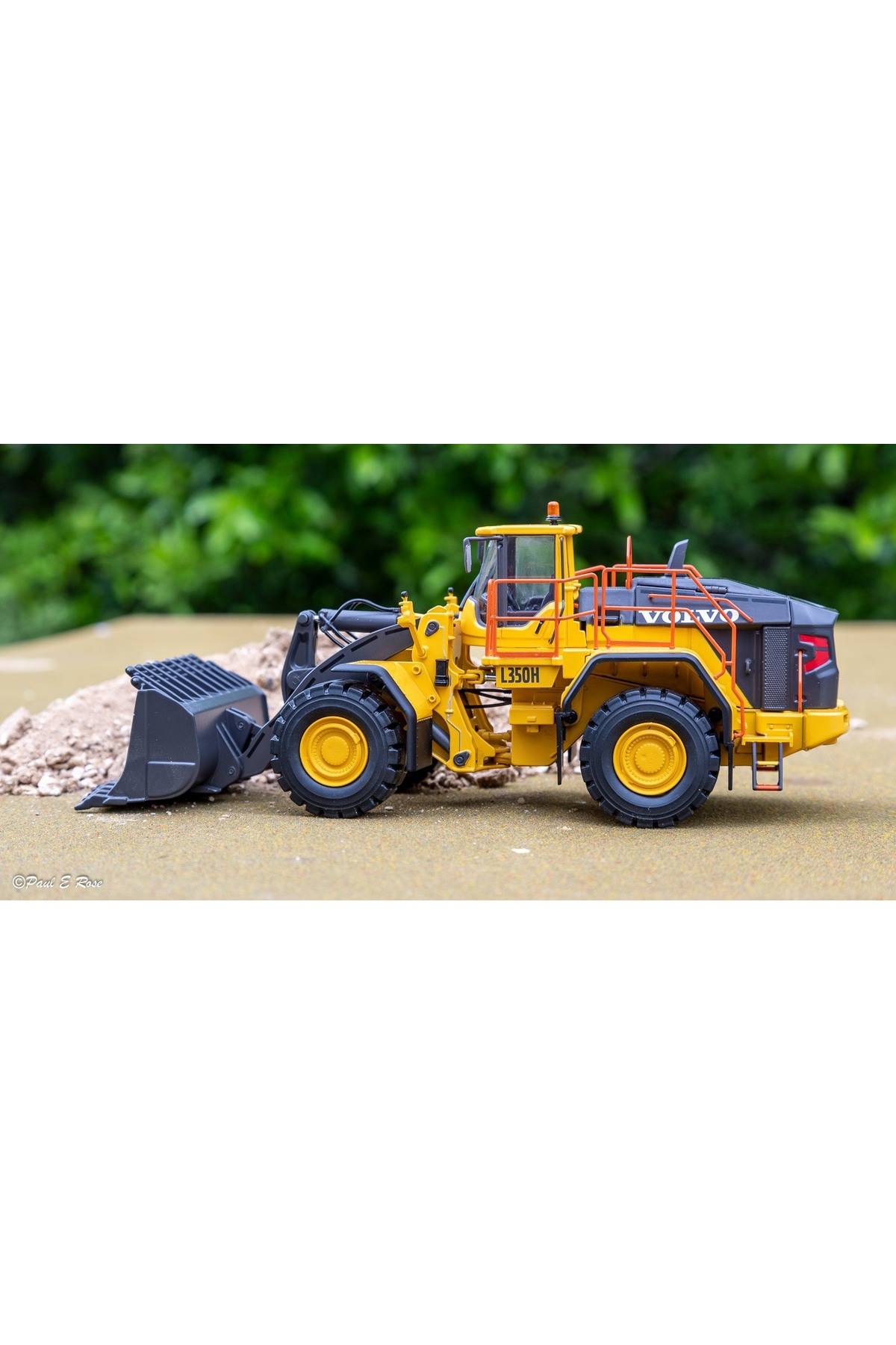 Volvo 20 CM 1/50 ölçek L350H LODER MAKETİ *kumandasız - Fiyatı