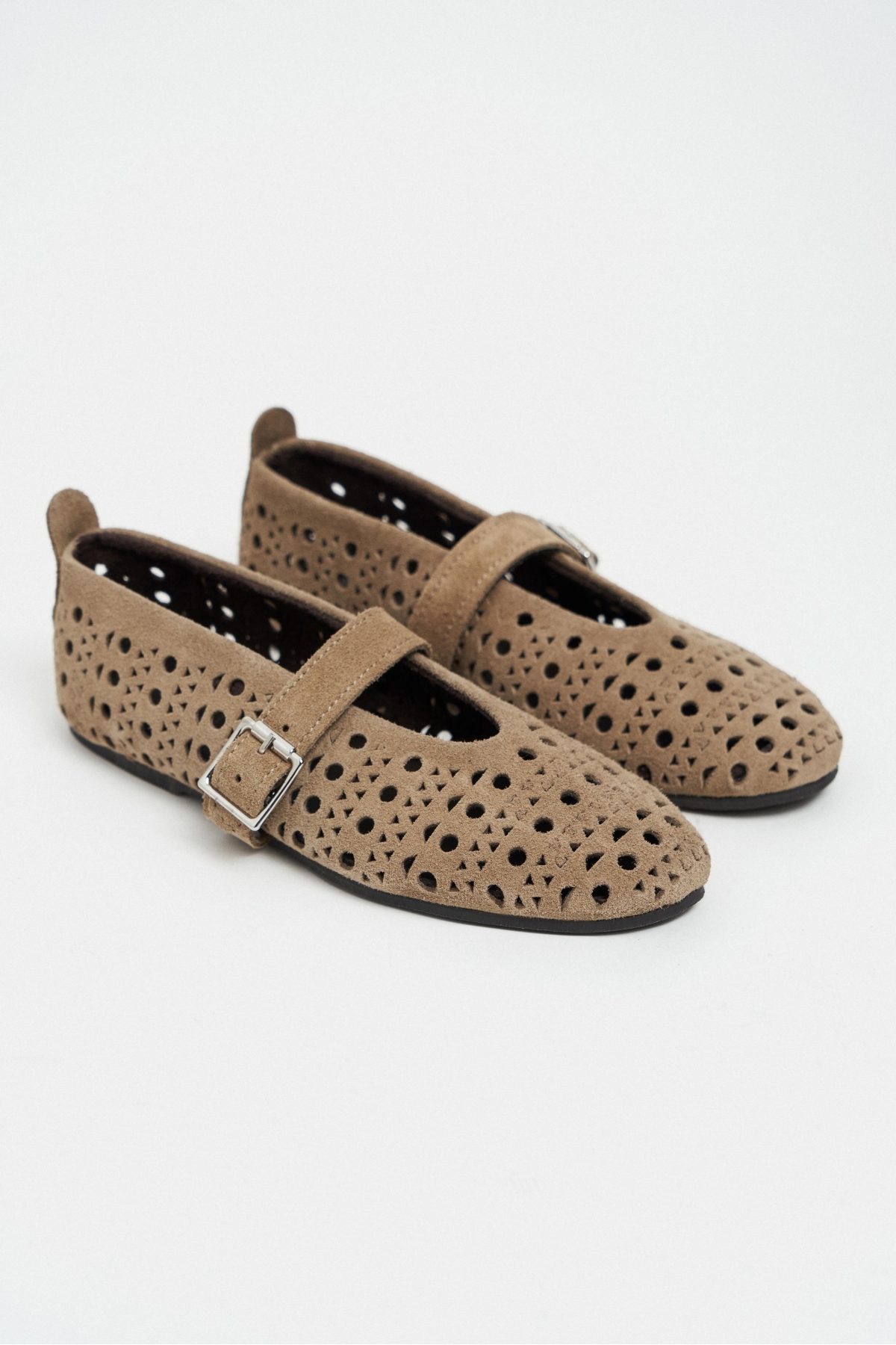 NİŞANTAŞI SHOES Patter Rome Bej Süet Zımbalı Hakiki Deri Toka Detay Düz Taban Kadın Babet görsel 4
