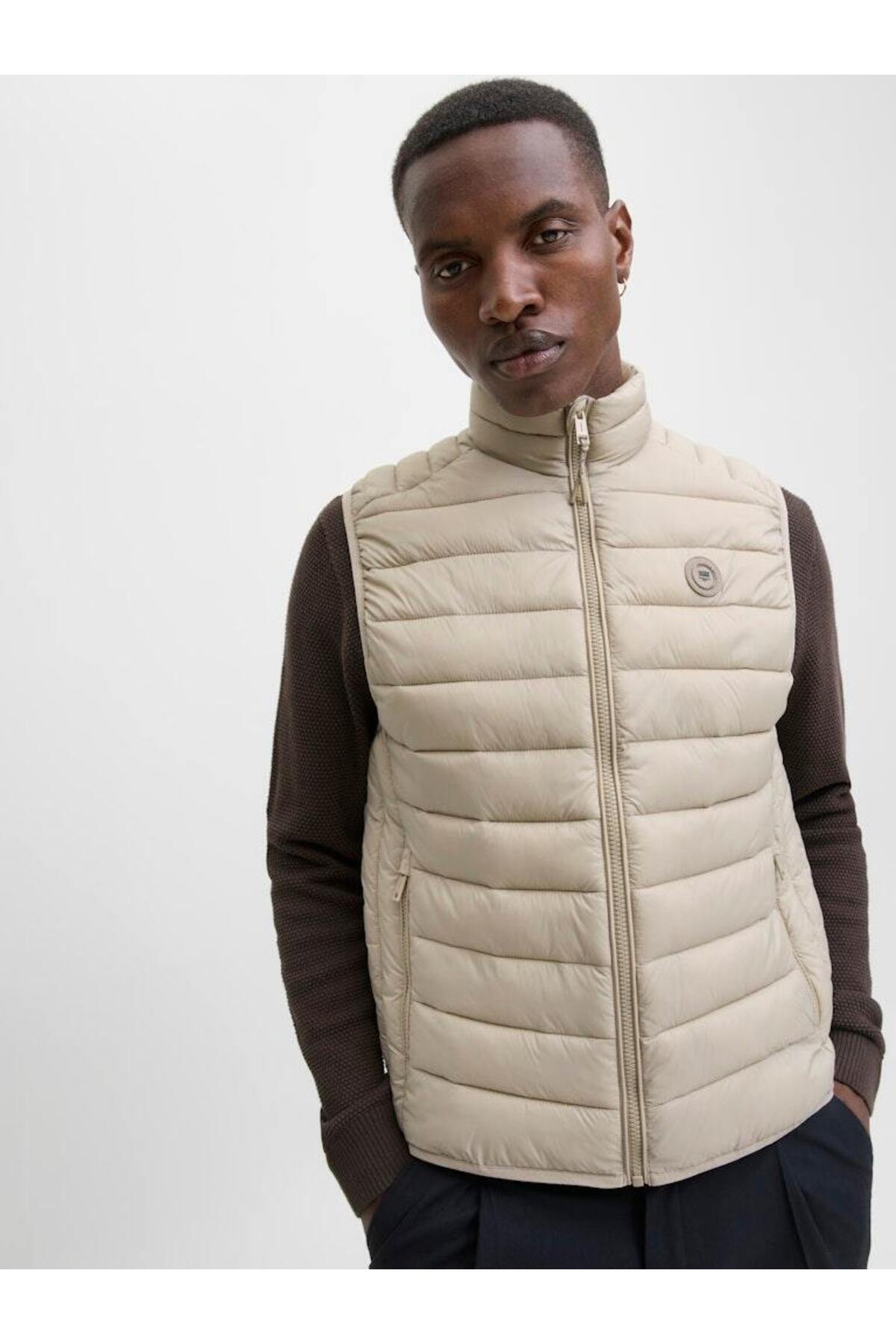 جلیقه مردانه 12280973 JJEBRADLEY یقه بدن گرم سبک NOOS جک اند جونز جلیقه Jack & Jones