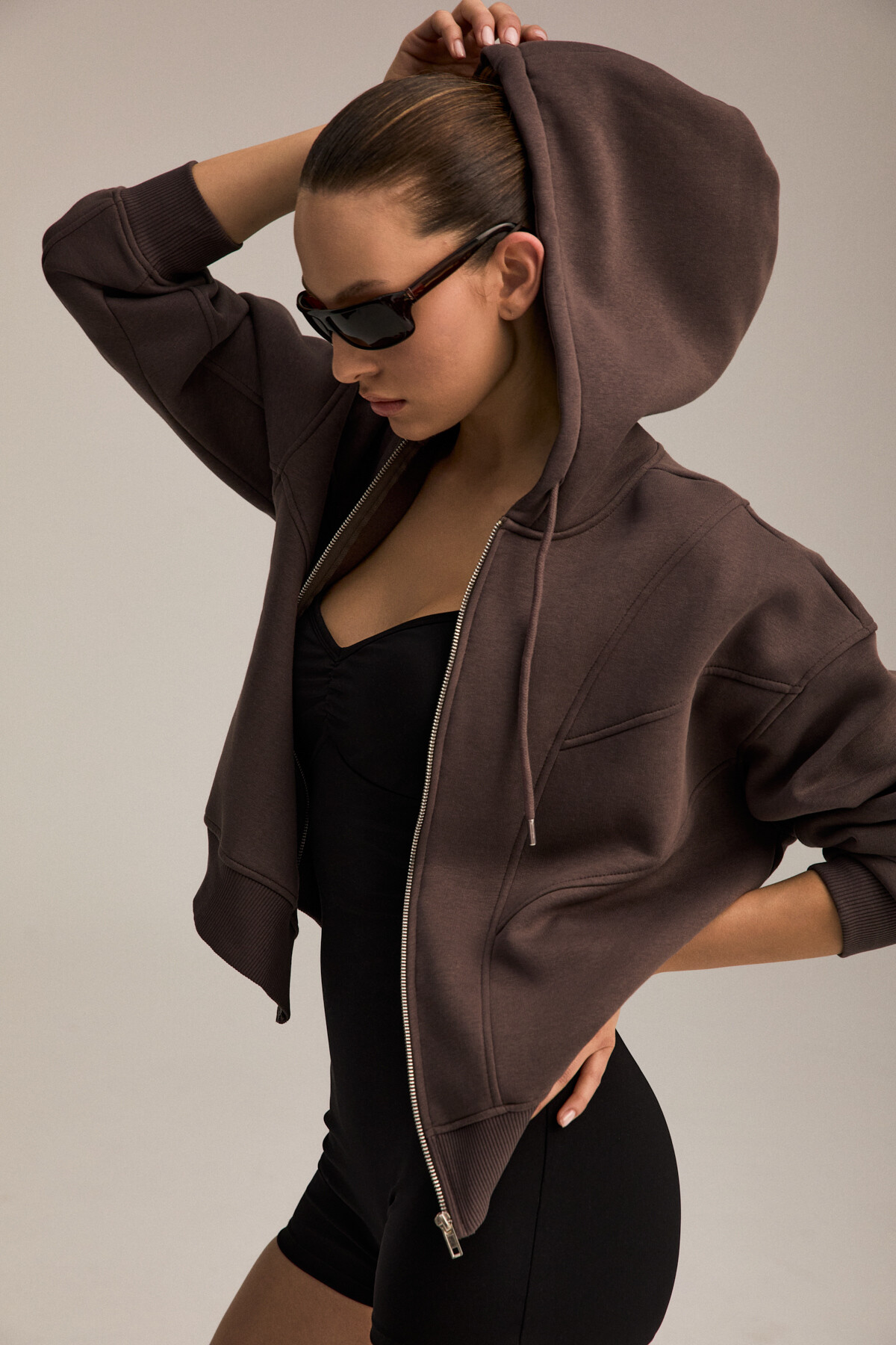 Urban Beat TORCE Kadın Önü Kesikli Metal Fermuarlı Kapüşonlu Etiket Detaylı Oversize Kahverengi Sweatshirt