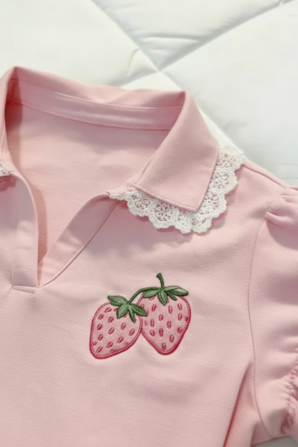 Köstebek  Pembe Strawberry Dantel Yaka Detaylı Y2K Kısa Kollu Crop - Görsel 3