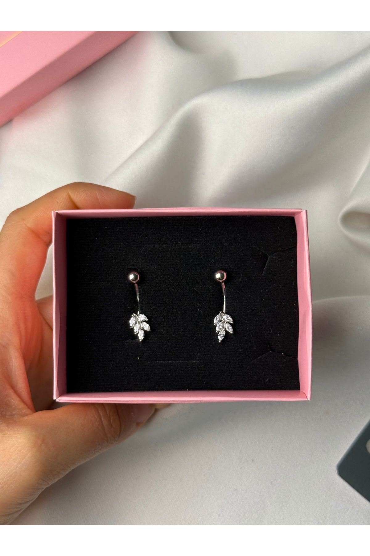 Yaprak Göbek Piercing