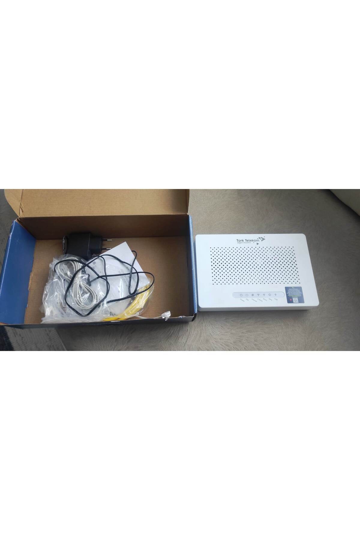 2022年製 12世代i3 8GB M.2SSD256+1TBHDD Wi-Fi ZTE ZXHN H168A 4 Port 1200 Mbps 5GHz VDSL2 Modem Refrubished