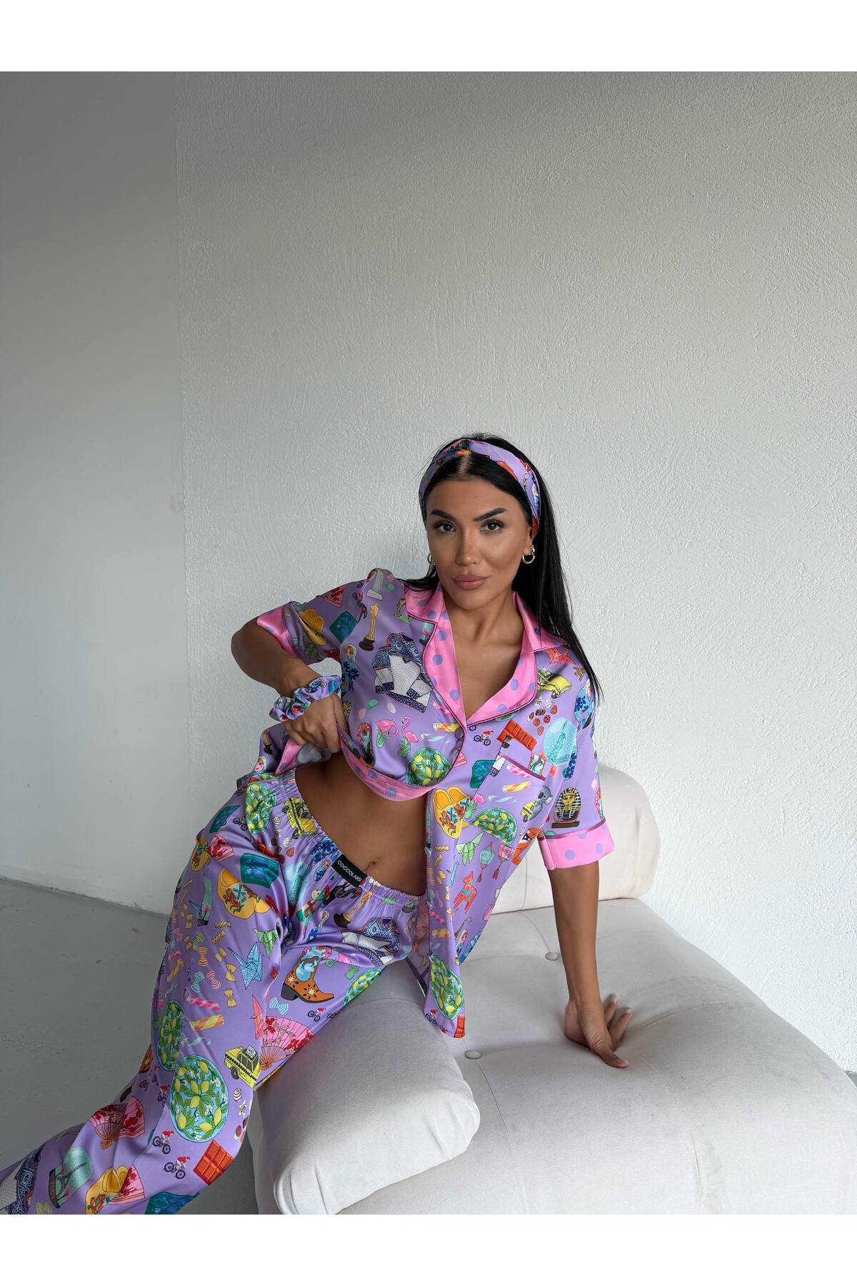 Pijamaya Premium Saten Kumaş Düğmeli Kısa Kollu Uzun Pijama Takımı - Bandaj ve Toka Hediyeli - Mor Rengarenk görsel 2