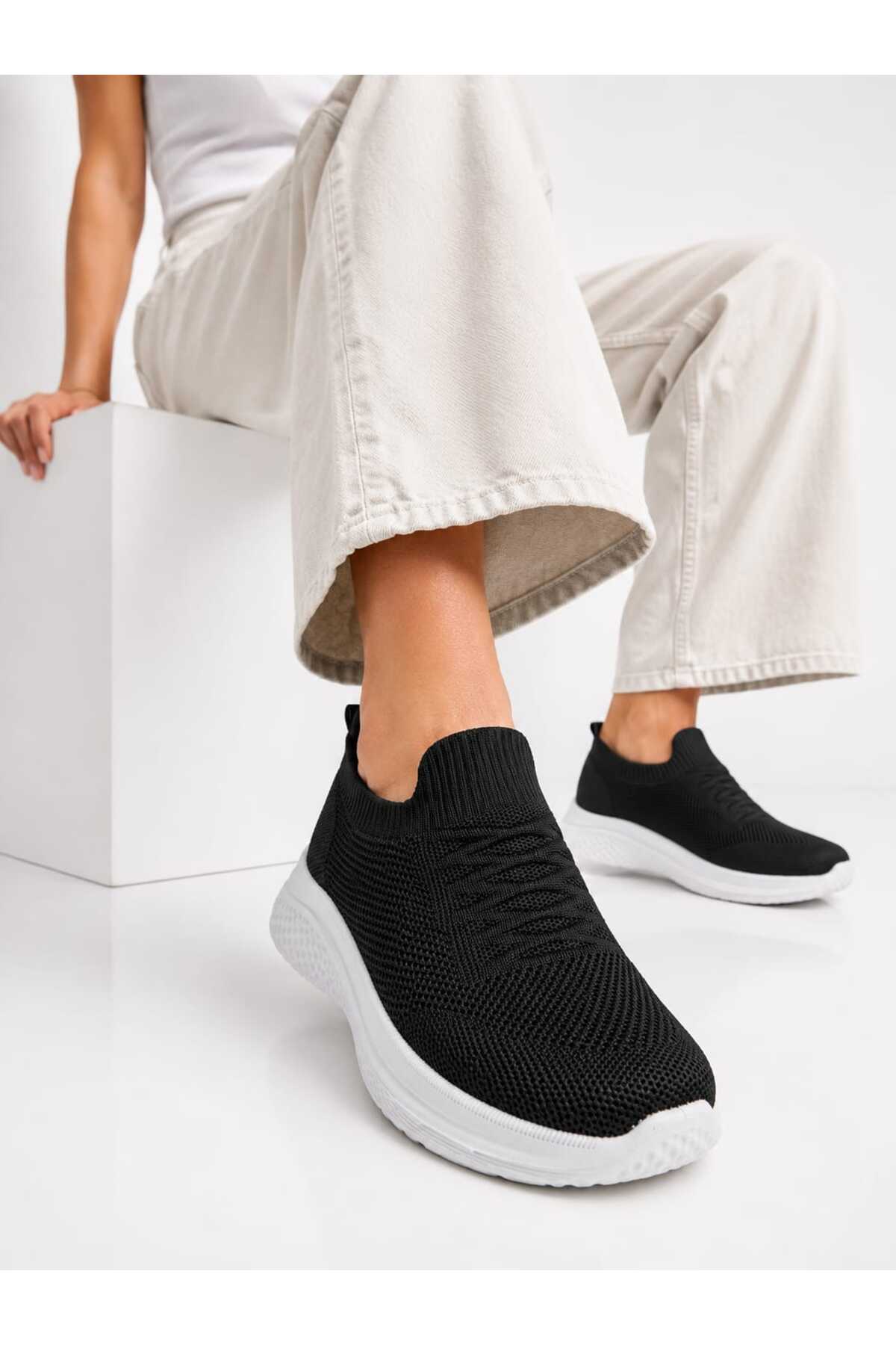 Lightweight and Comfortable Design with Lace-Up Look, Knitwear, Casual Sports Shoes