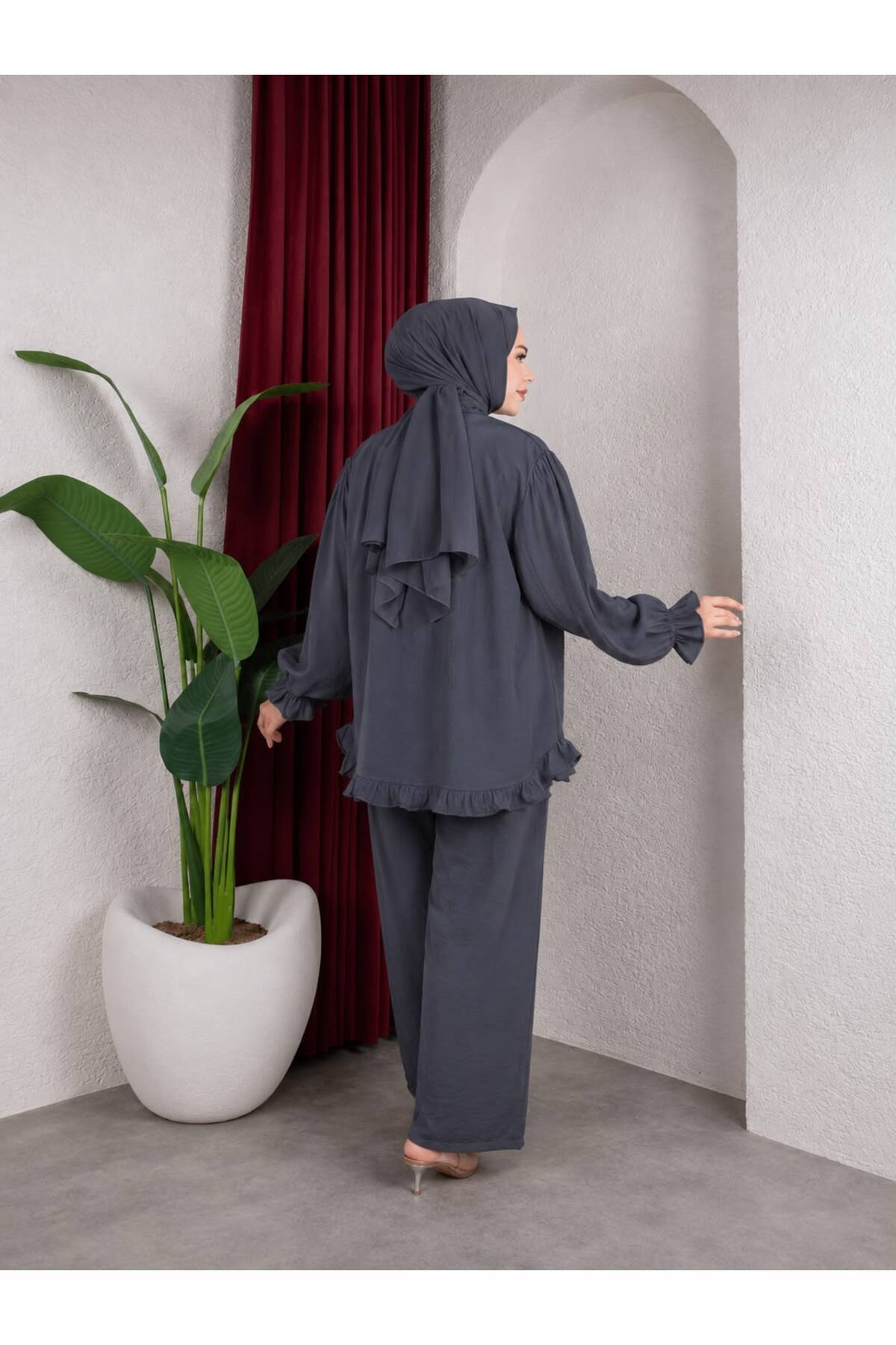 HİRA LİFE FASHİON Kadın Çilek Kumaş Dik Yaka Düğmeli Fırfır Detaylı Tesettür Tunik Pantolon İkili Takım görsel 3