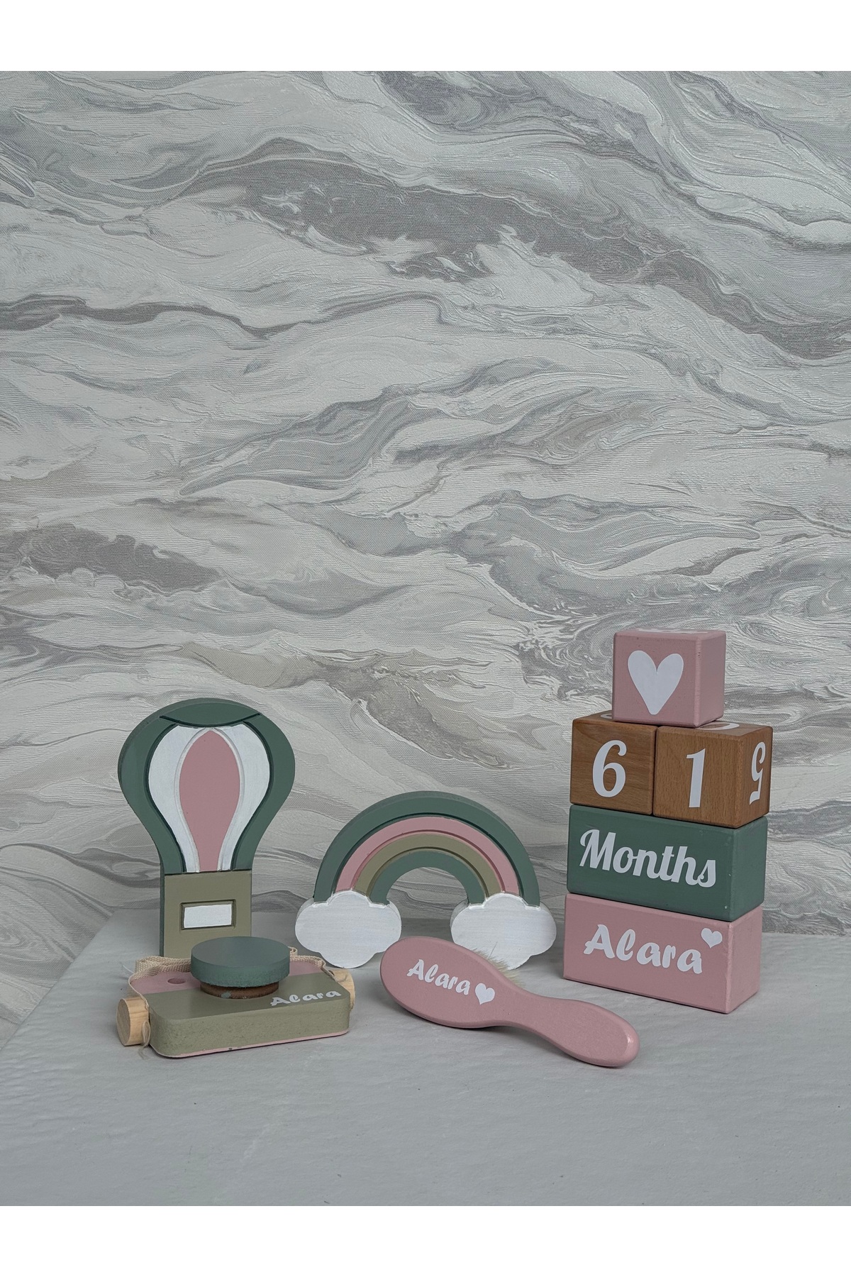 Pembe adacayi renkli objeli set