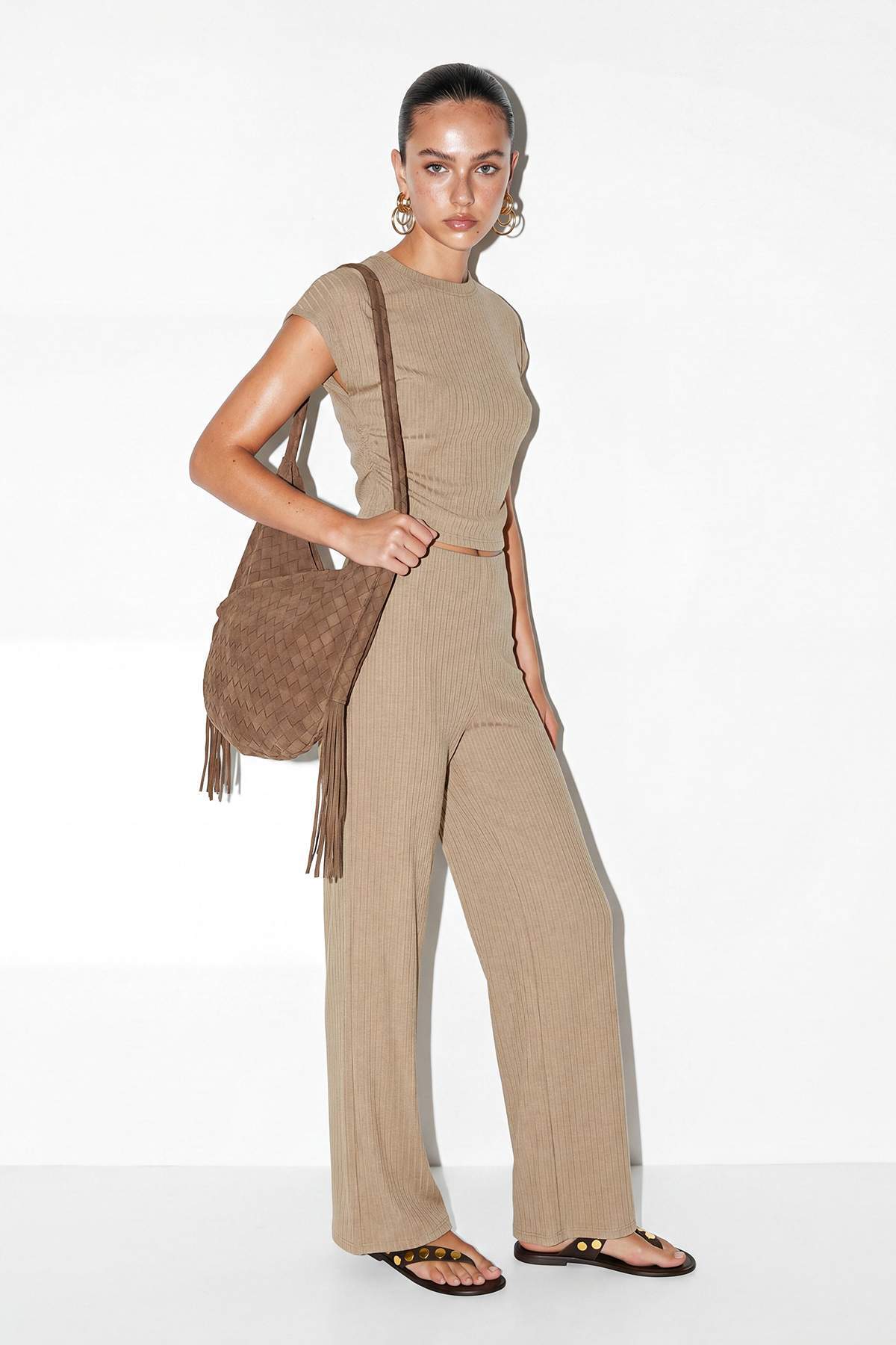Drop by Trendyolmilla Çağla Yeşili Bisiklet Yaka Yanı Lastikli Crop Üst Geniş Kalıp Pantolonlu Lycralı Takım