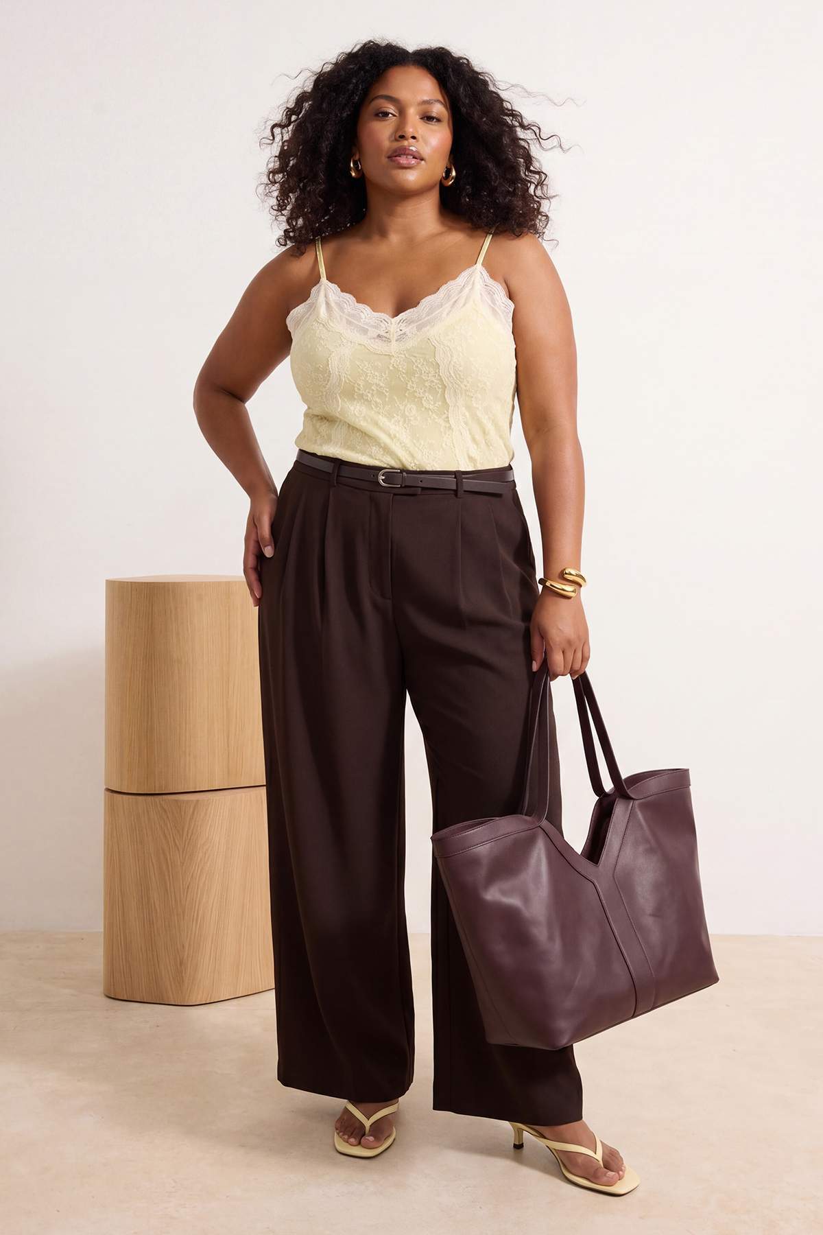 Kahverengi Kemerli Pilili Wide Leg/Extra Geniş Paça Dokuma Pantolon TBBSS26AR00003