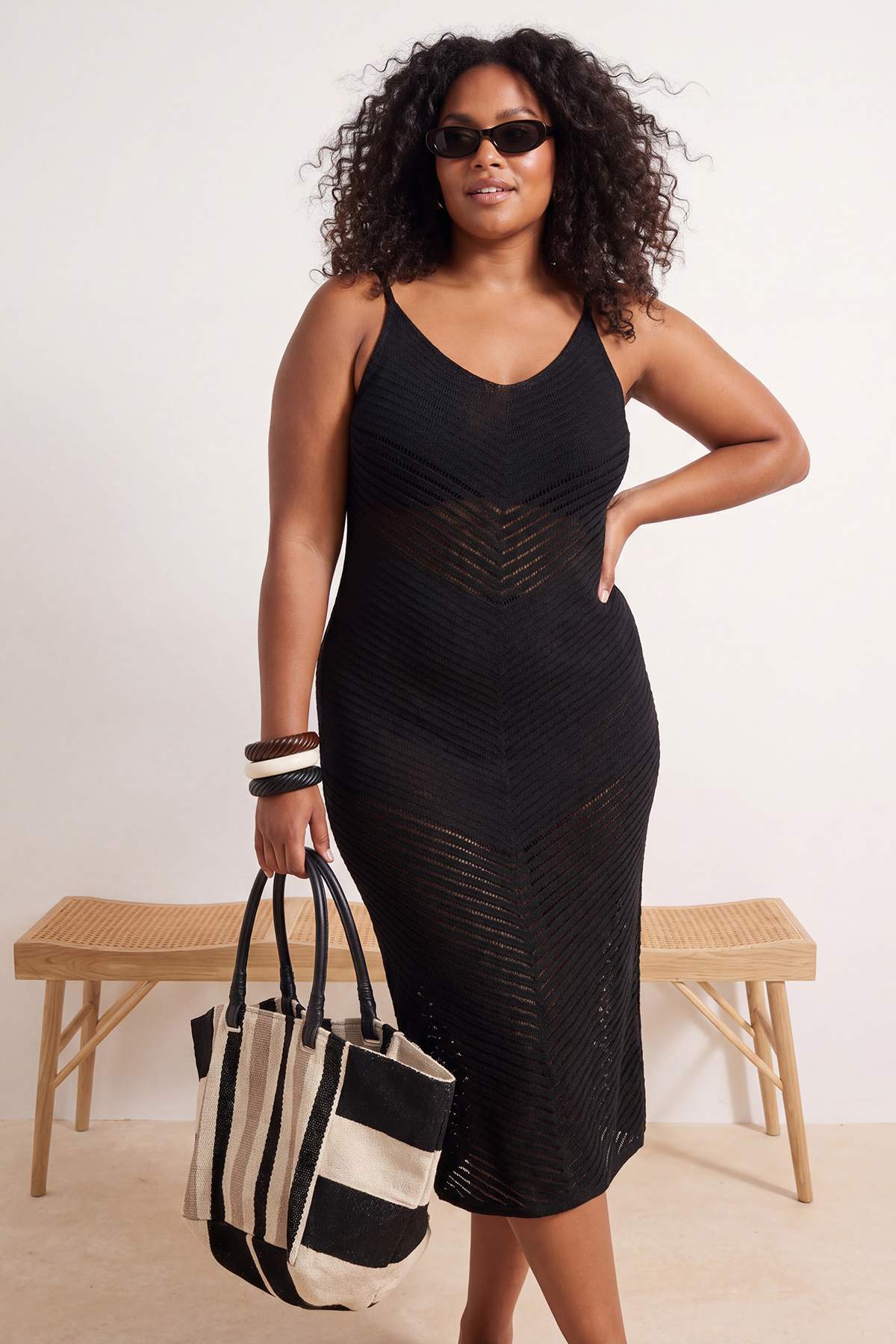 Trendyol Curve Strandbekleidung Schwarzes Midi-Strickkleid mit V-Ausschnitt T...