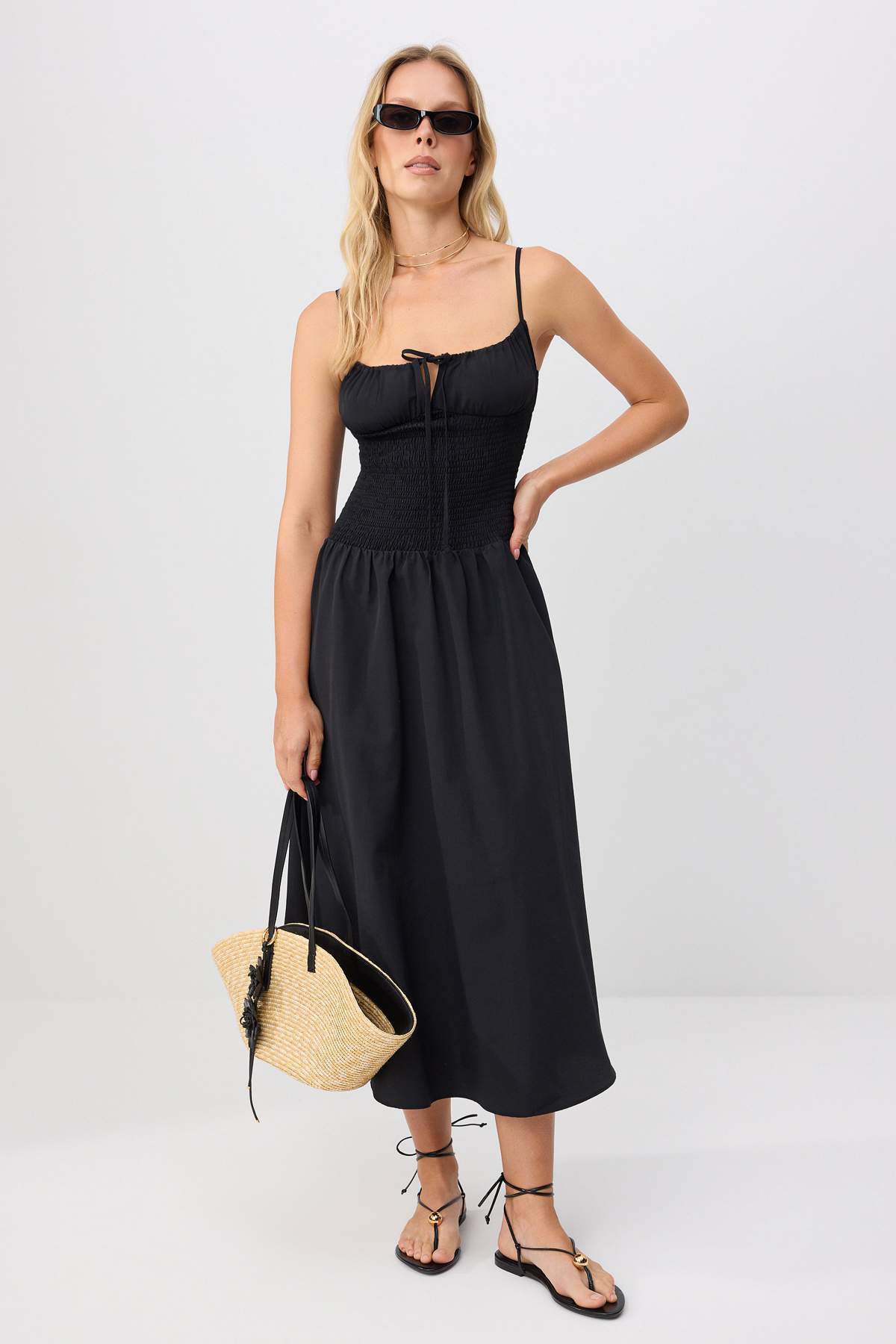 Trendyolmilla Siyah Gipeli Maxi Askılı Pamuklu Dokuma Elbise TWOSS26EL00532