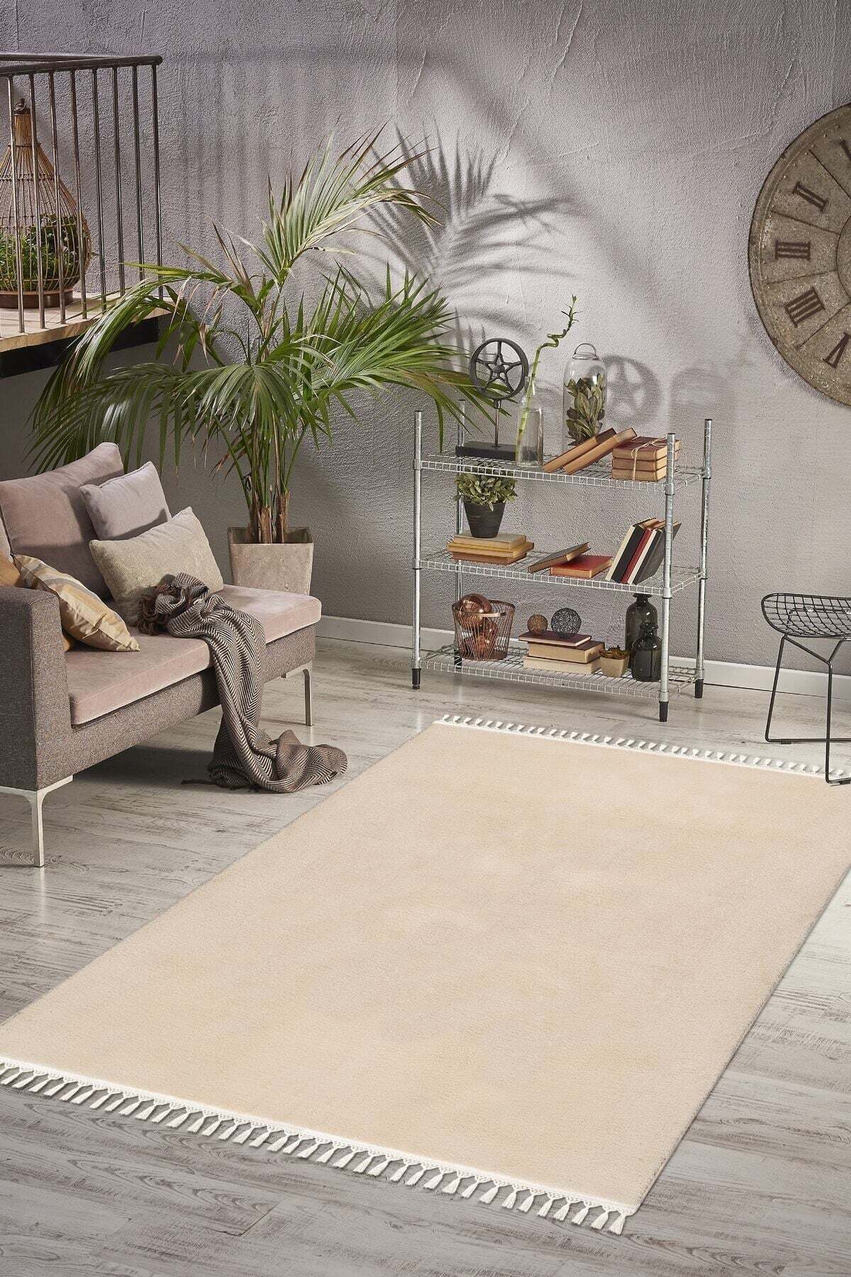 Vl Comfort Pompom Plush Rug with Fringe Beige