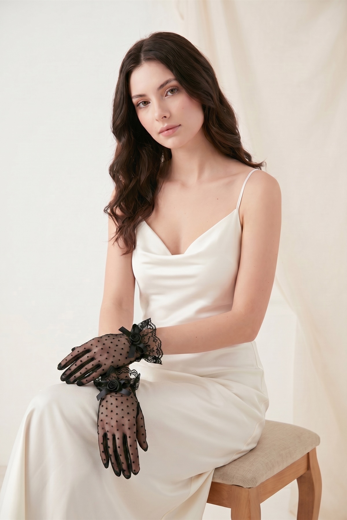 Elegance Scarf Kısa Puantiyeli Tül Dantelli Gelin Eldiveni Siyah Abiye Davet Gece Parti Söz Kına Nişan görsel 5