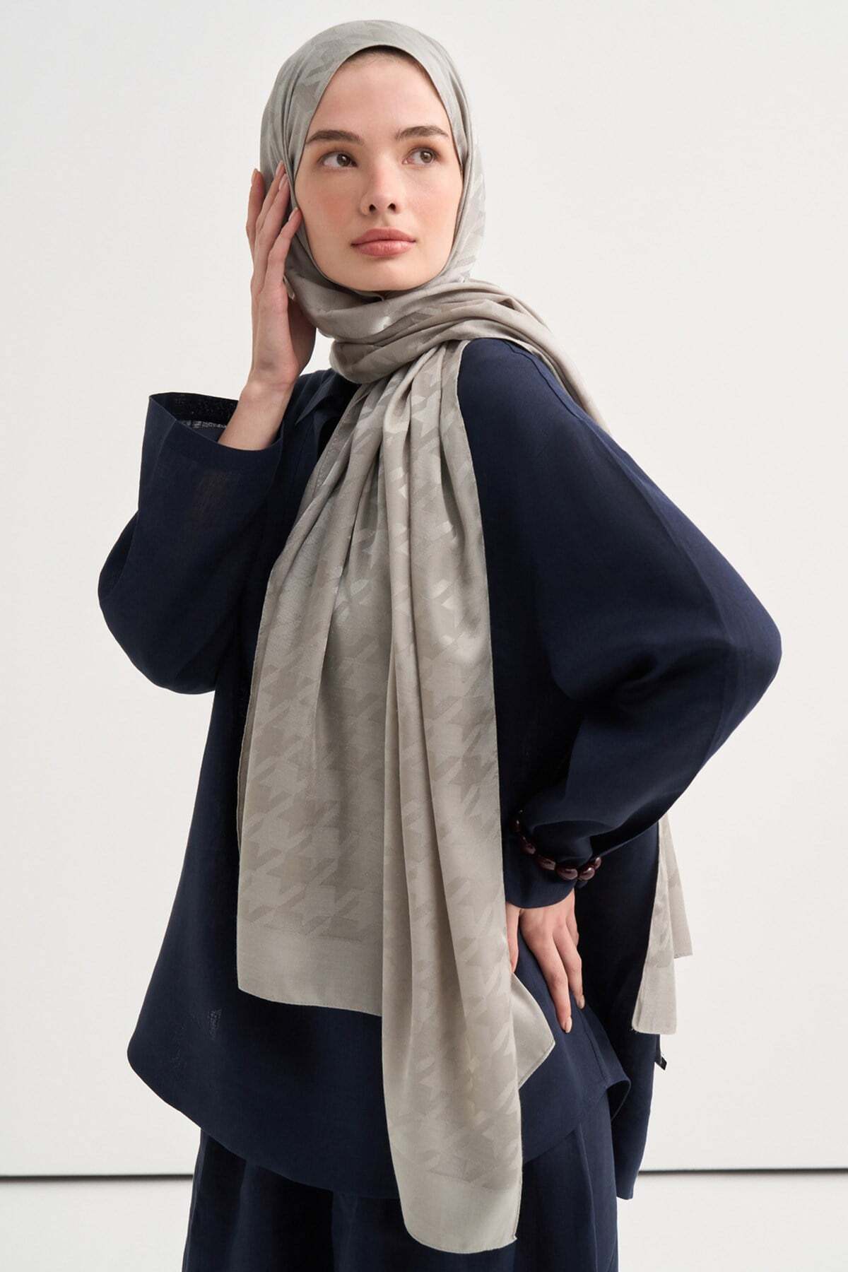 Houndstooth Jacquard Italian Silk Shawl Light Gray