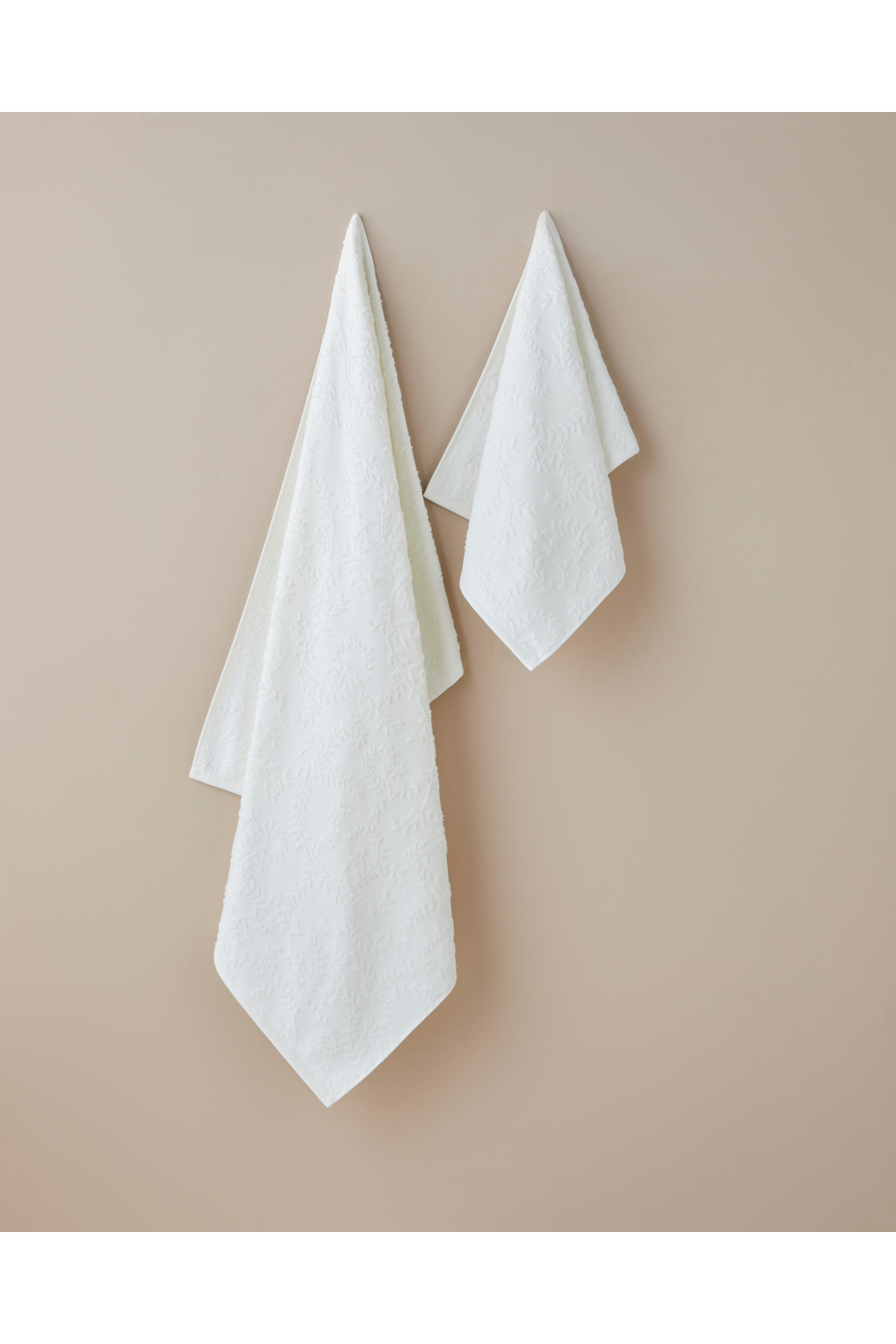حوله حمام جکارد پنبه‌ای Leafy Touch سایز 90x150 cm رنگ اکرو
